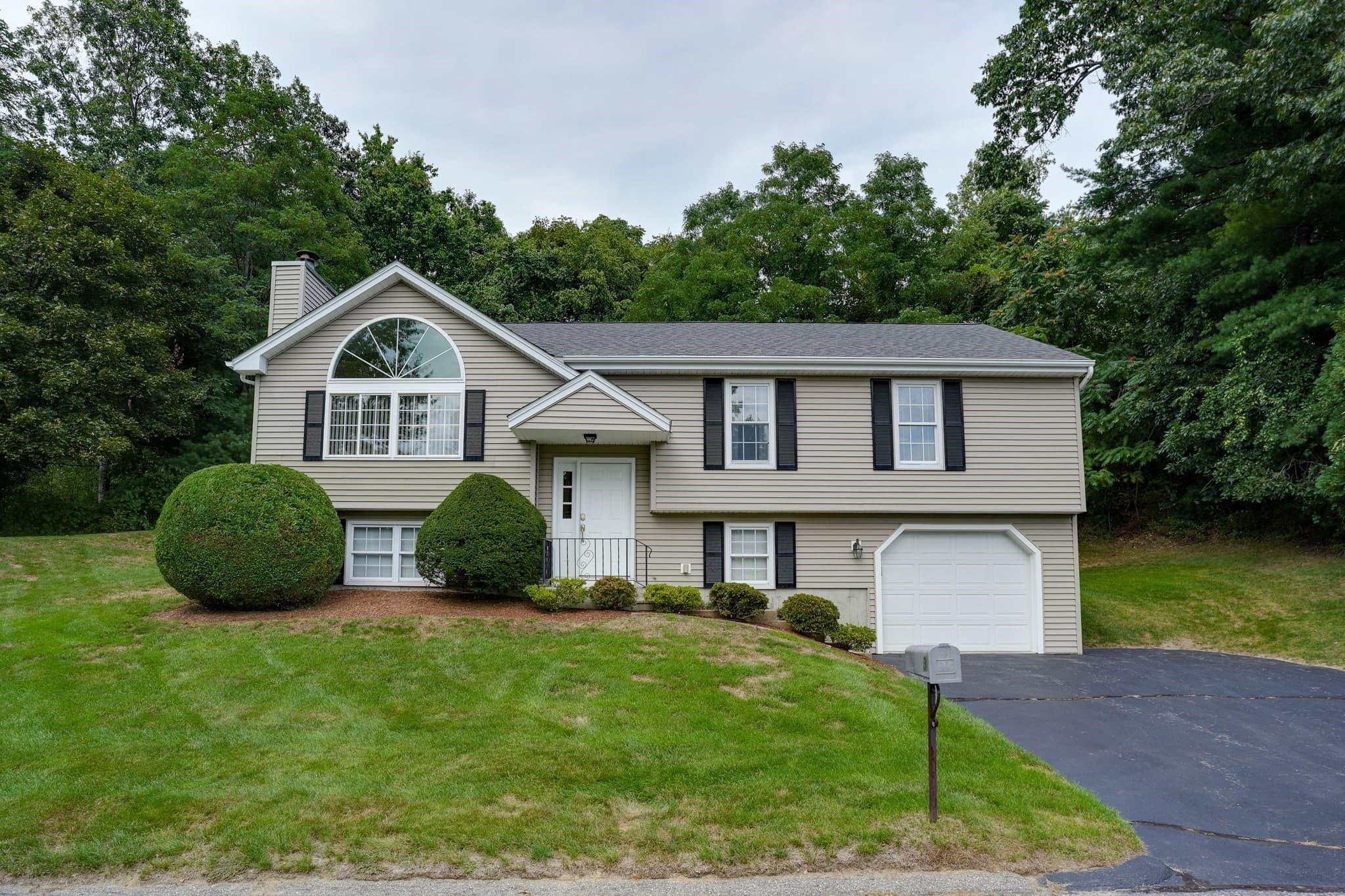 3 Greenside Ln, Worcester MA 01609