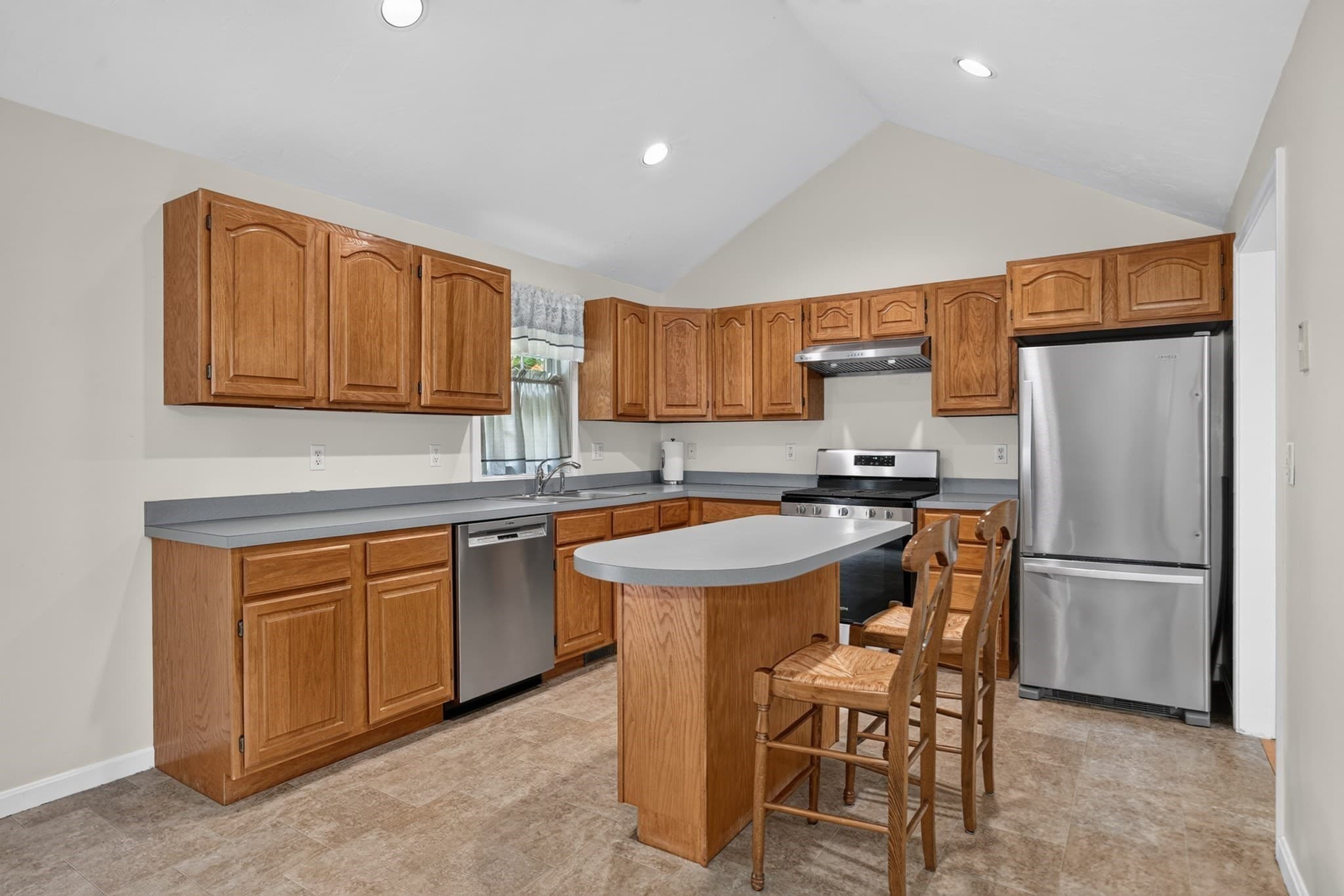 Single Family Residence at 3 Greenside Ln, Worcester MA 01609, Worcester, photo 5 of 25
