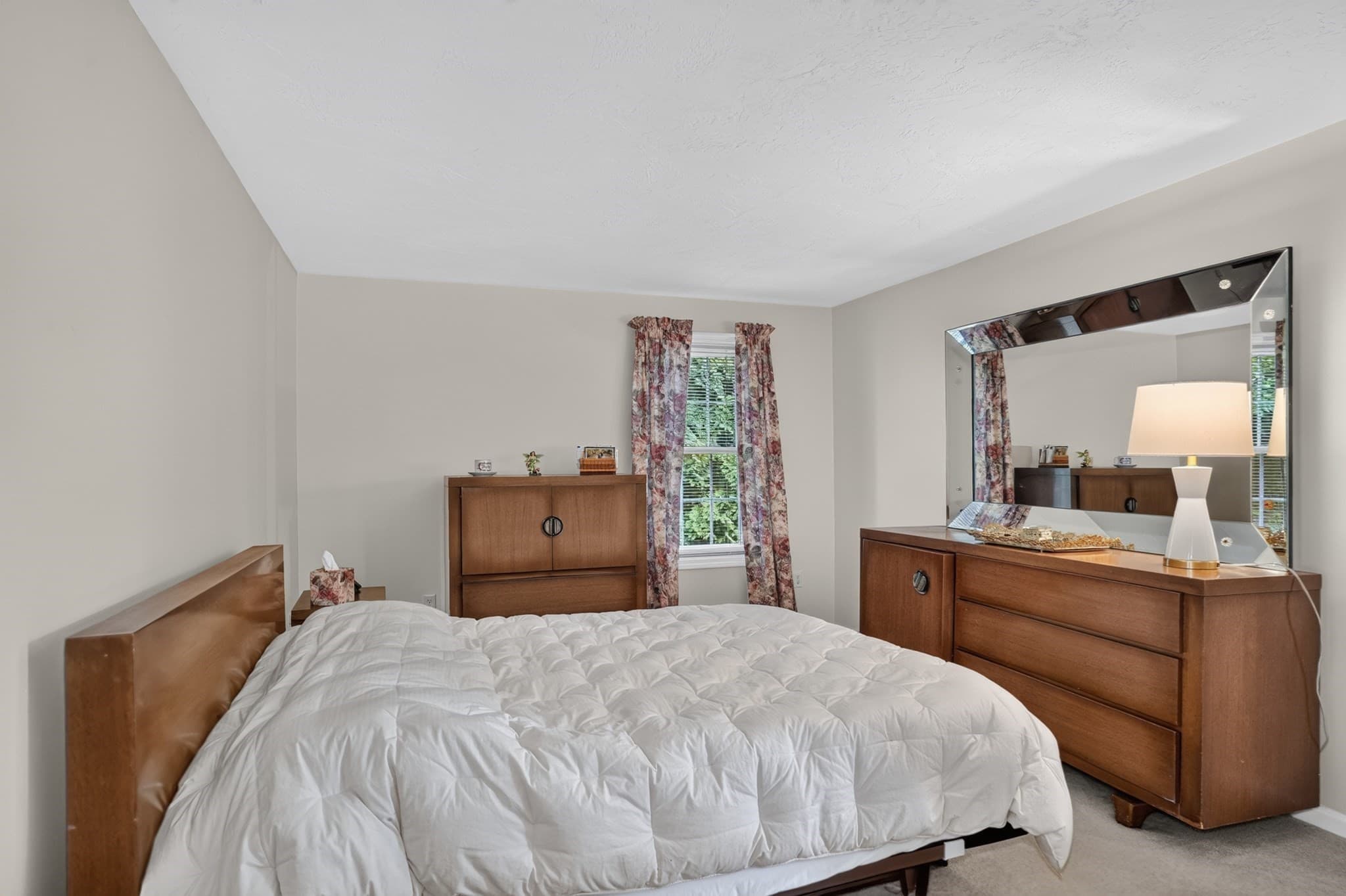 Single Family Residence at 3 Greenside Ln, Worcester MA 01609, Worcester, photo 9 of 25