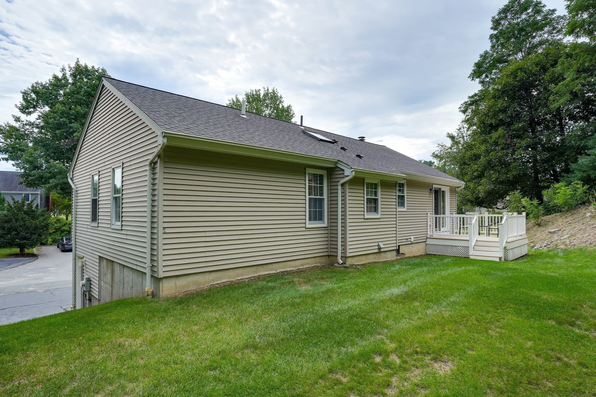 Single Family Residence at 3 Greenside Ln, Worcester MA 01609, Worcester, photo 18 of 25