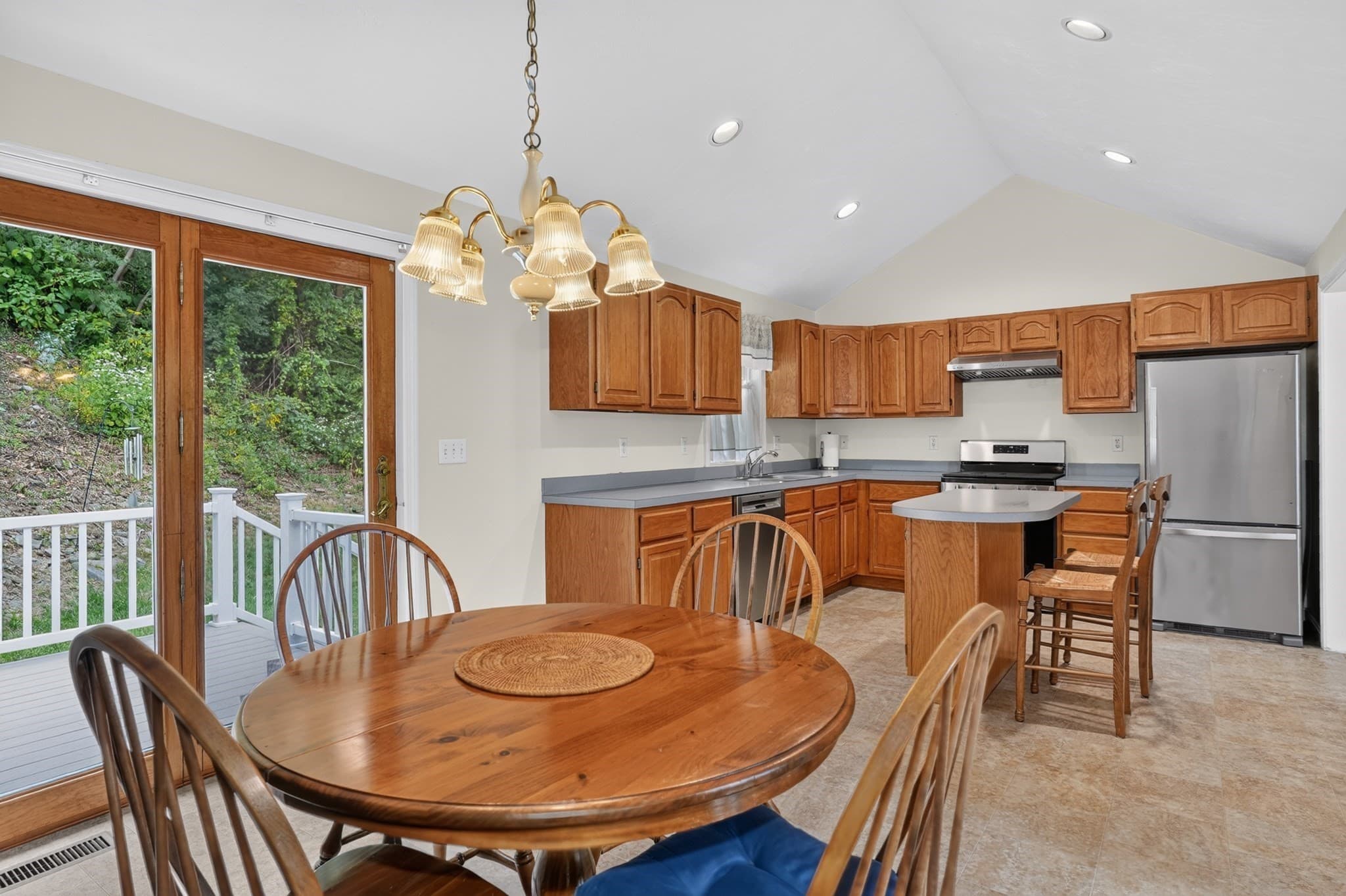 Single Family Residence at 3 Greenside Ln, Worcester MA 01609, Worcester, photo 8 of 25