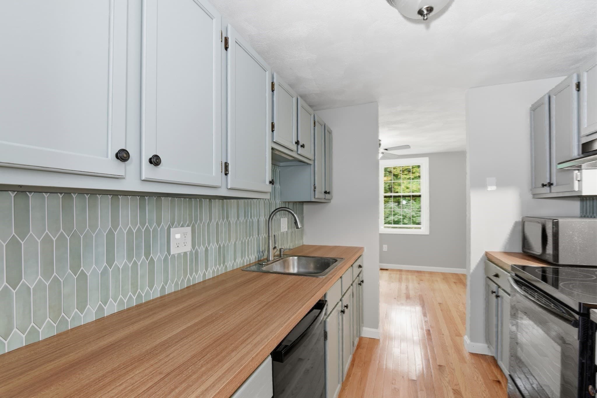Condominium at 126 Patrick Rd # 126, Tewksbury MA 01876, Tewksbury, photo 13 of 41