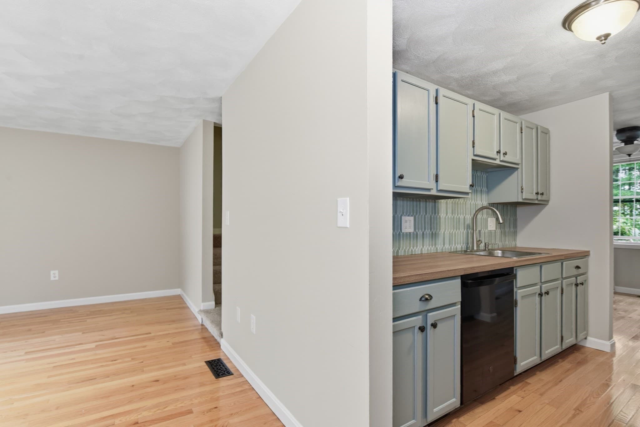 Condominium at 126 Patrick Rd # 126, Tewksbury MA 01876, Tewksbury, photo 16 of 41
