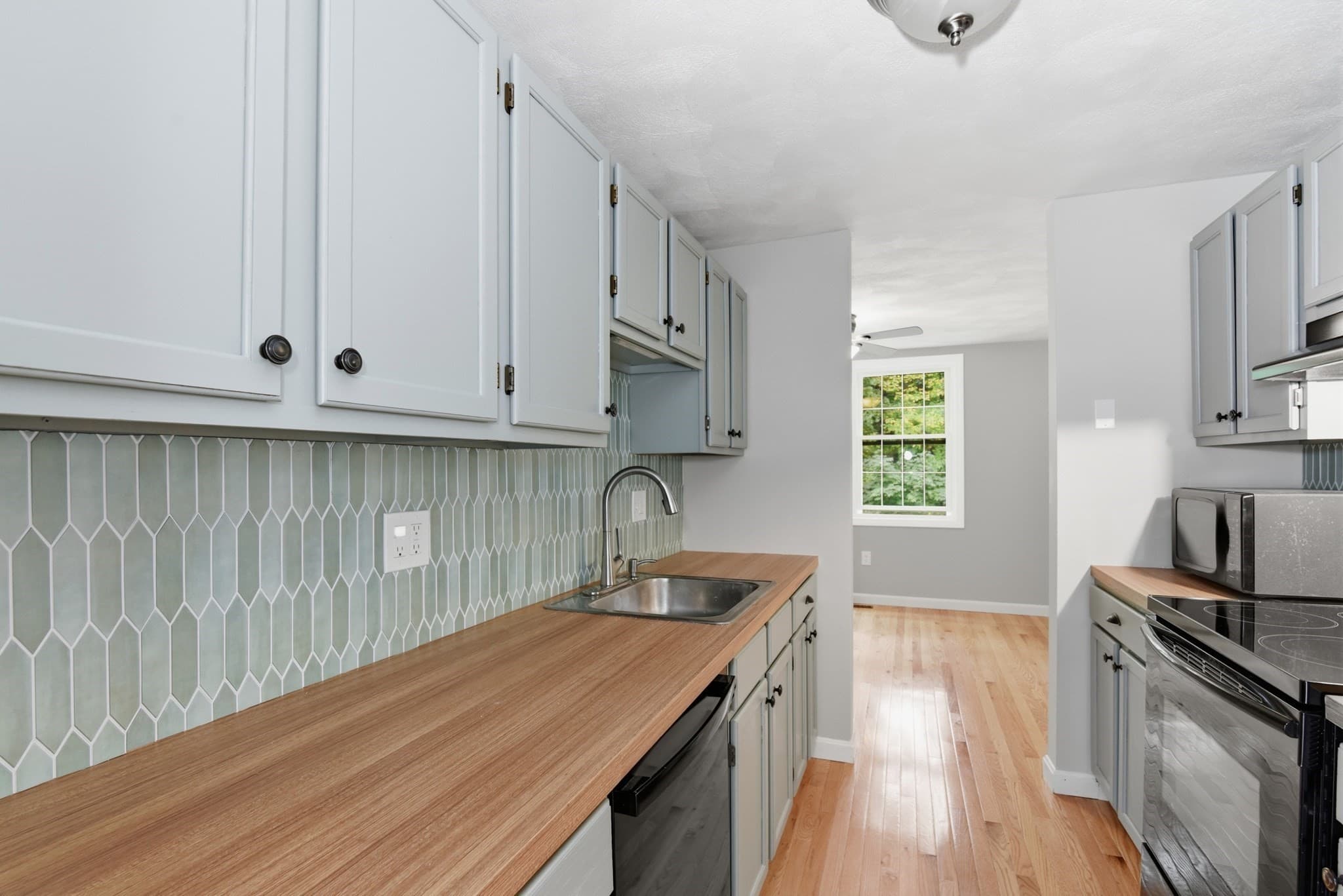 Condominium at 126 Patrick Rd # 126, Tewksbury MA 01876, Tewksbury, photo 3 of 41