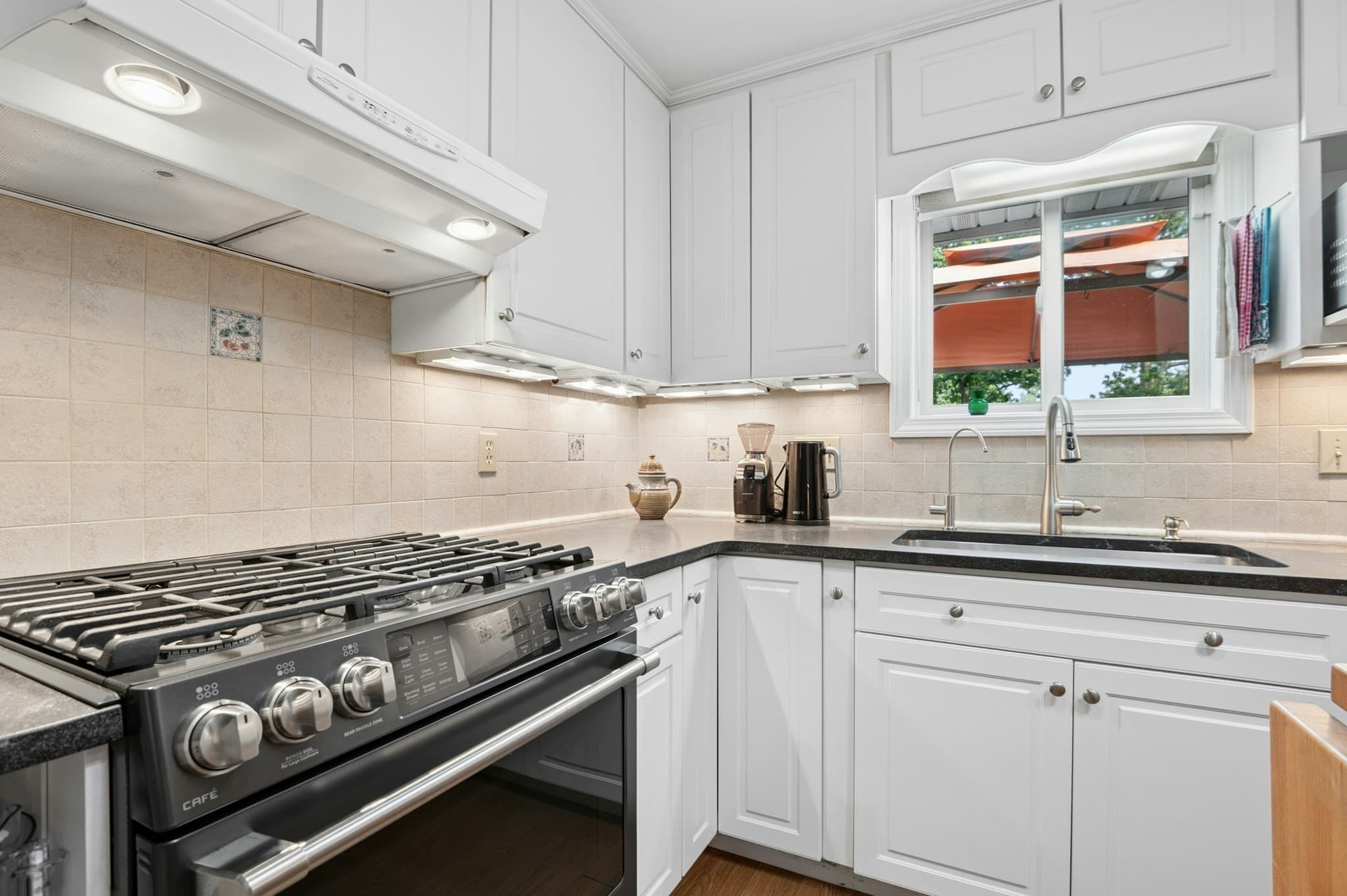 Single Family Residence at 11 Greybert Ln, Worcester MA 01602, Worcester, photo 25 of 42