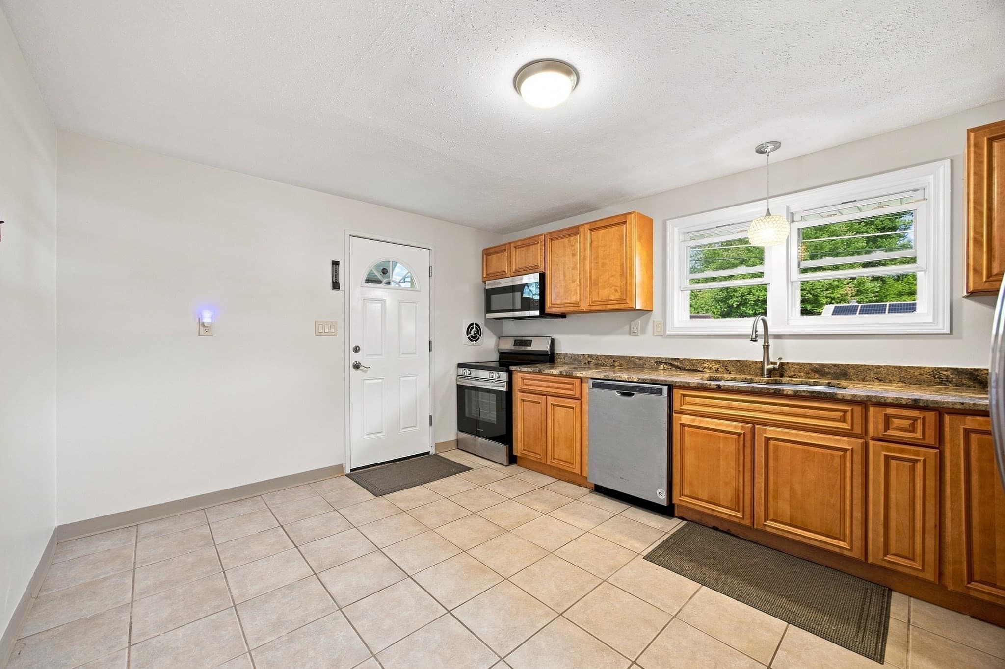 Single Family Residence at 96 Shady Brook Lane, Springfield MA 01118, Springfield, photo 3 of 27