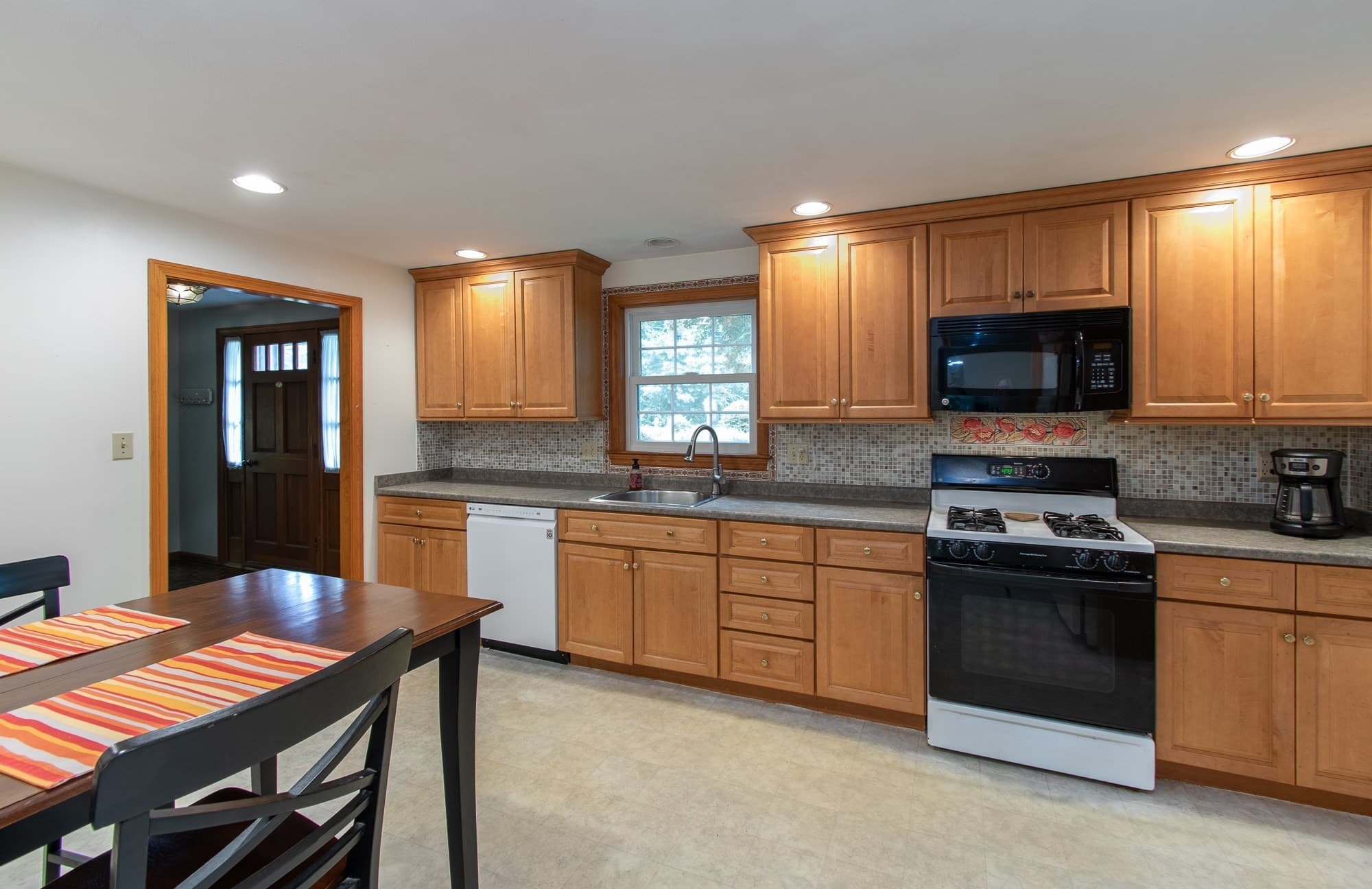 Single Family Residence at 16 Crabapple Ln, Chelmsford MA 01824, photo 3 of 27