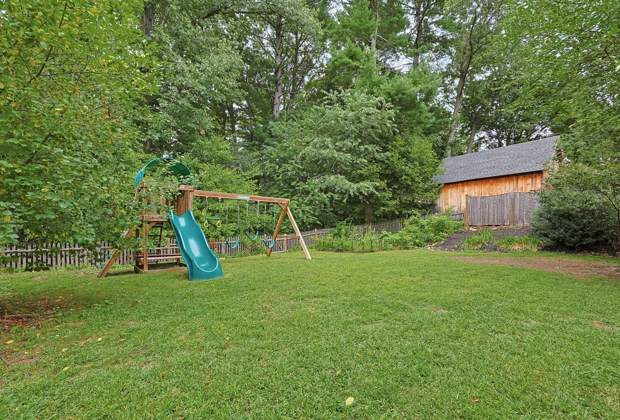 Single Family Residence at 36 Intervale Ter, Reading MA 01867, photo 6 of 30