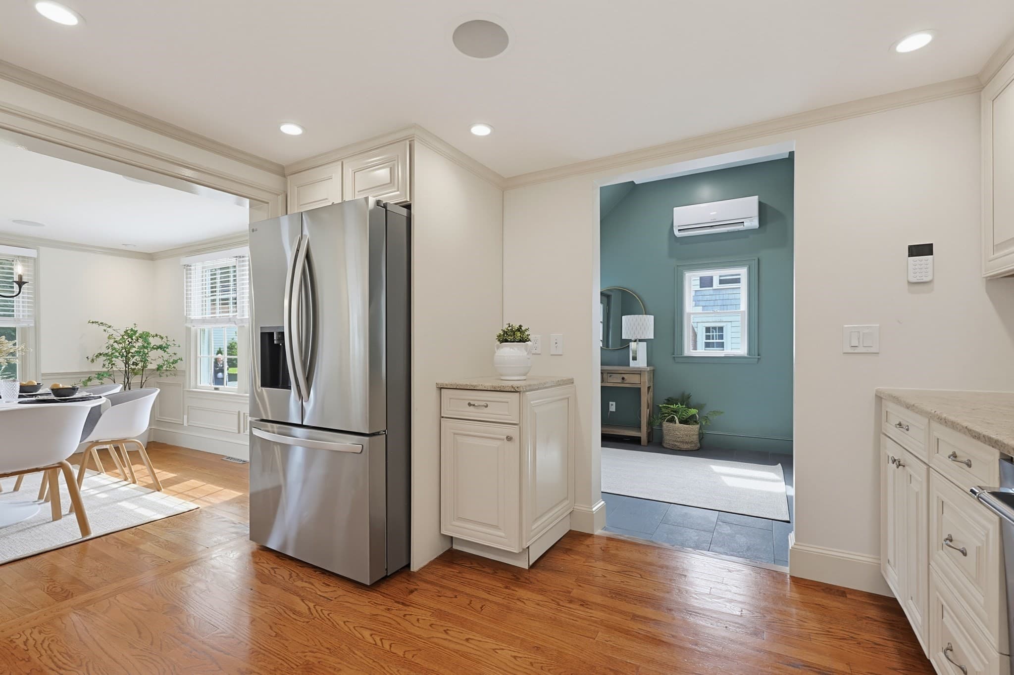 Single Family Residence at 36 Intervale Ter, Reading MA 01867, photo 11 of 30