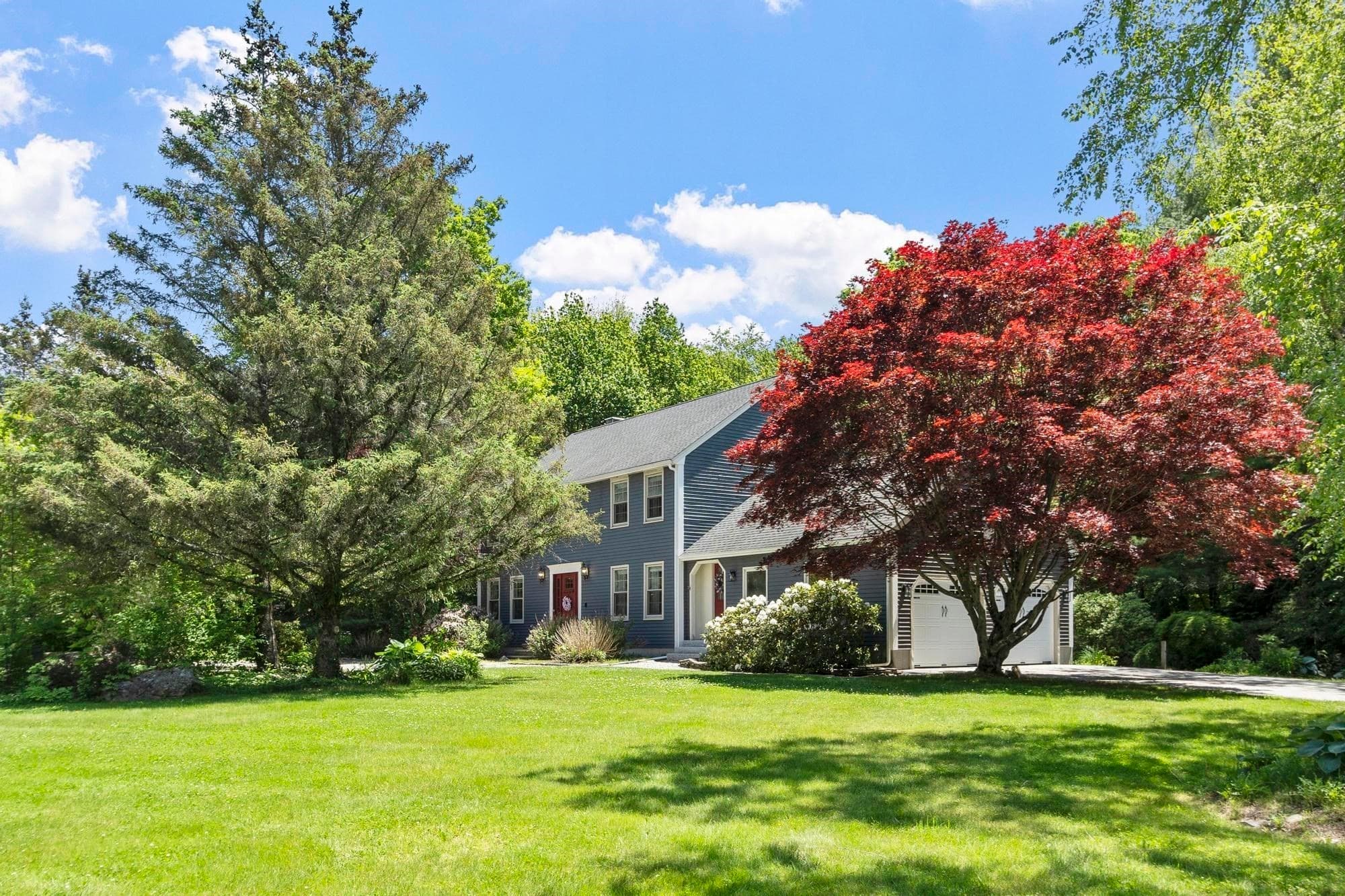 22 Ponnakin Hill Rd, Charlton MA 01507