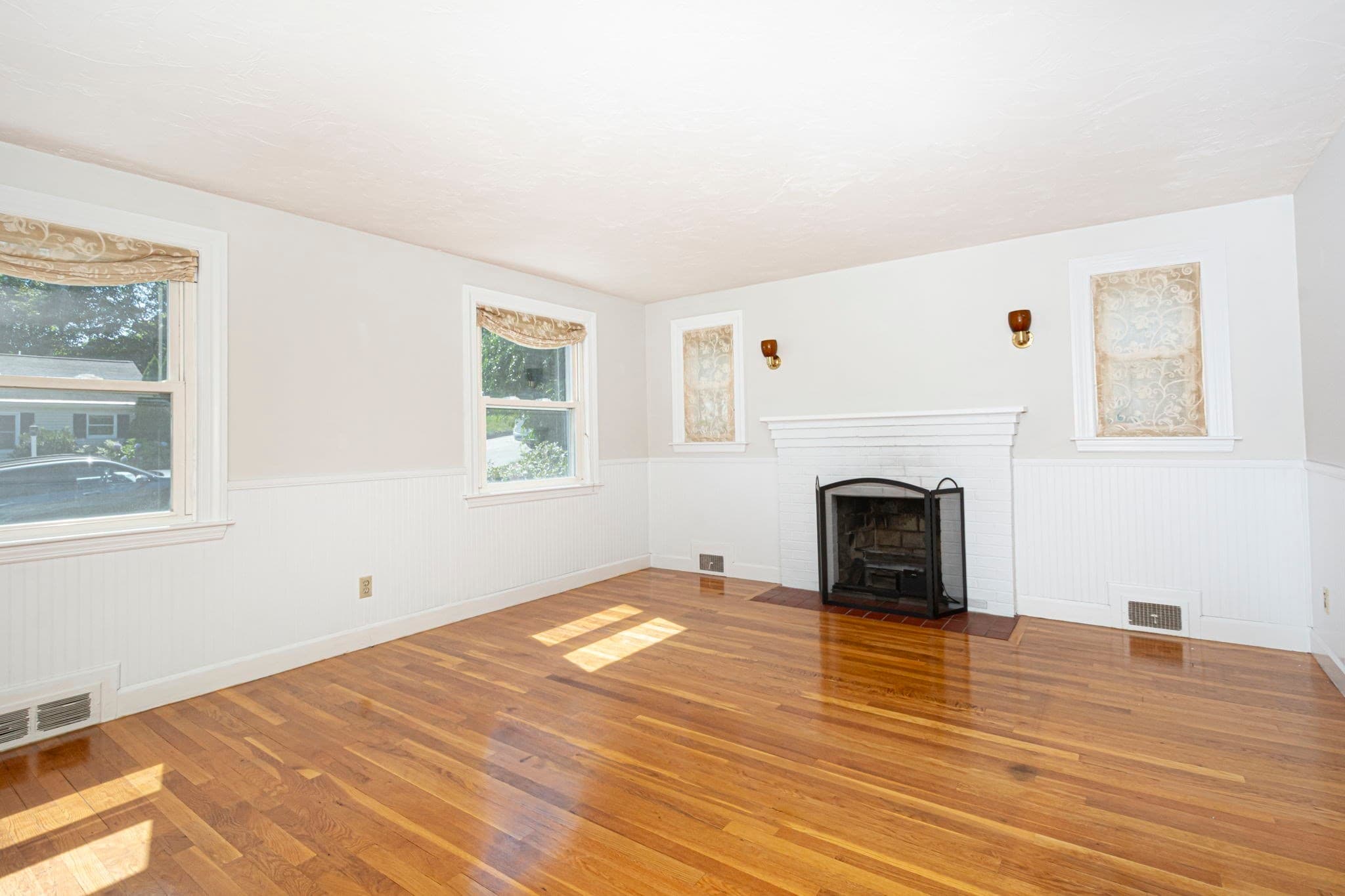 Single Family Residence at 10 Farview Ave, Shrewsbury MA 01545, Shrewsbury, photo 6 of 29