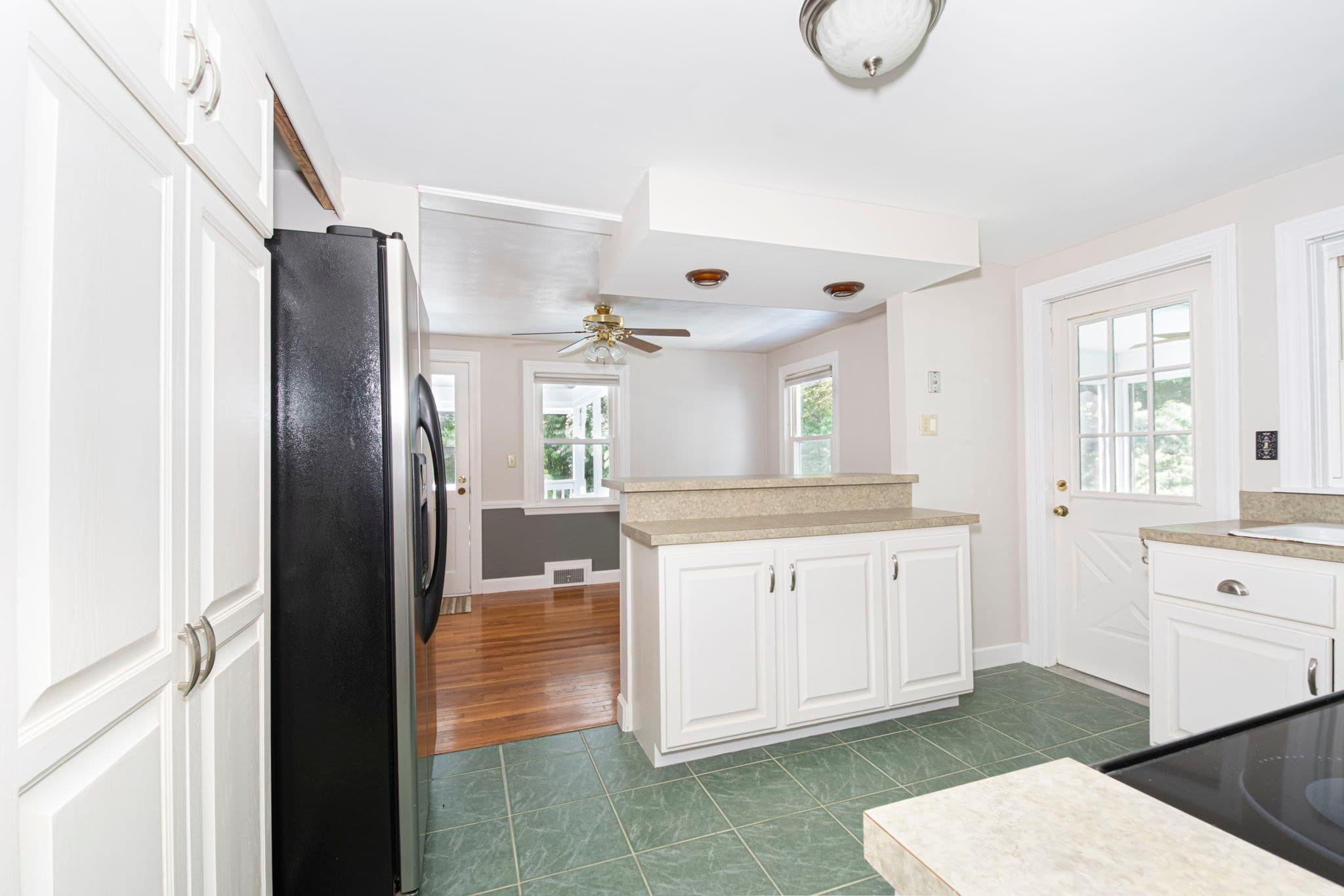 Single Family Residence at 10 Farview Ave, Shrewsbury MA 01545, Shrewsbury, photo 13 of 29