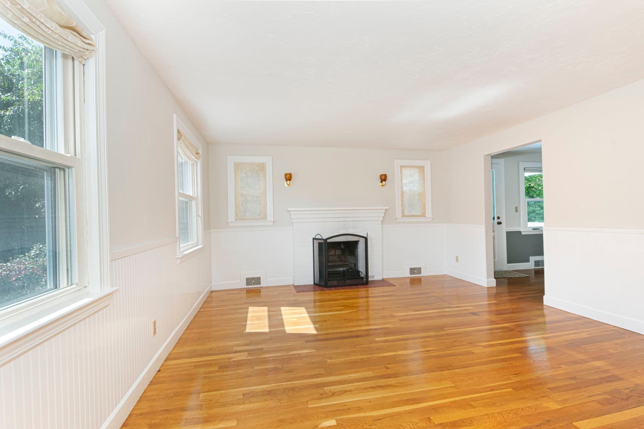 Single Family Residence at 10 Farview Ave, Shrewsbury MA 01545, Shrewsbury, photo 5 of 29