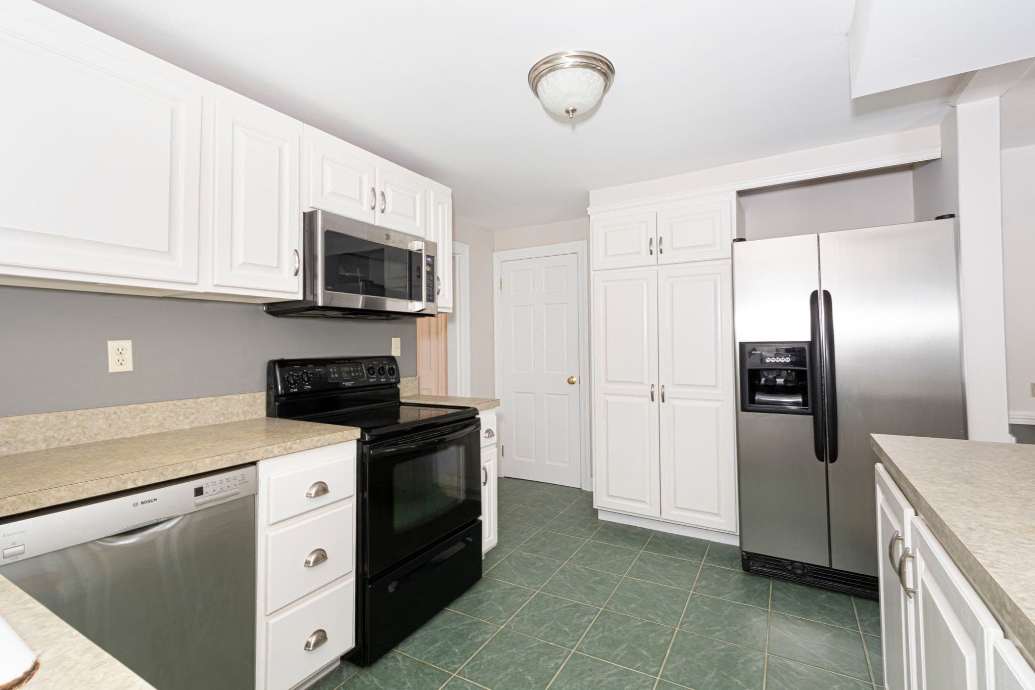 Single Family Residence at 10 Farview Ave, Shrewsbury MA 01545, Shrewsbury, photo 14 of 29
