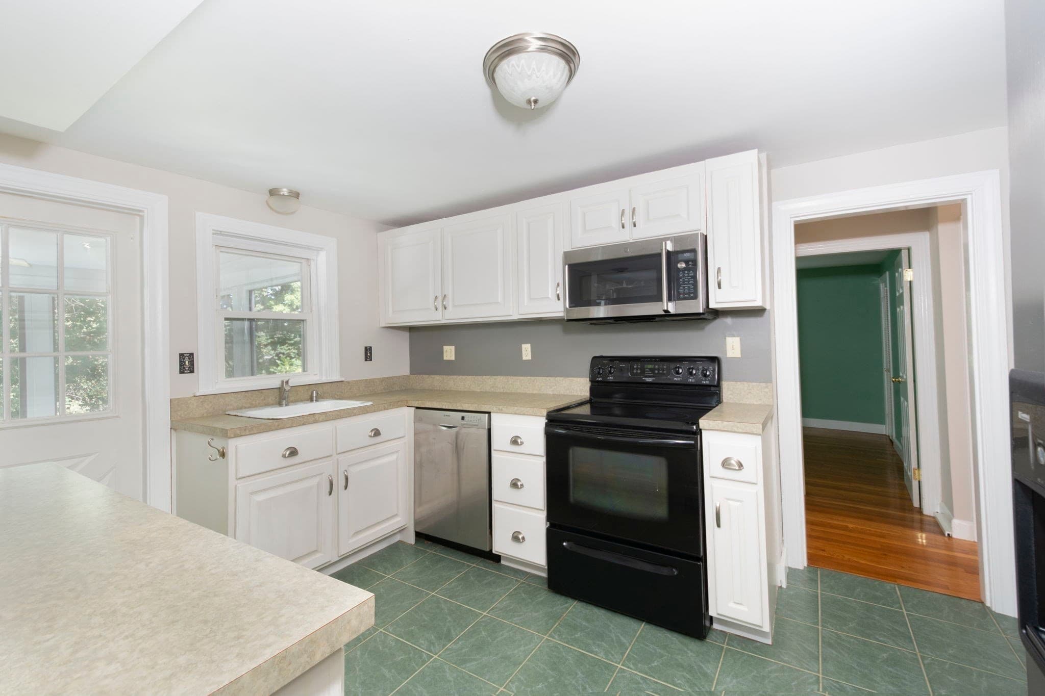 Single Family Residence at 10 Farview Ave, Shrewsbury MA 01545, Shrewsbury, photo 11 of 29