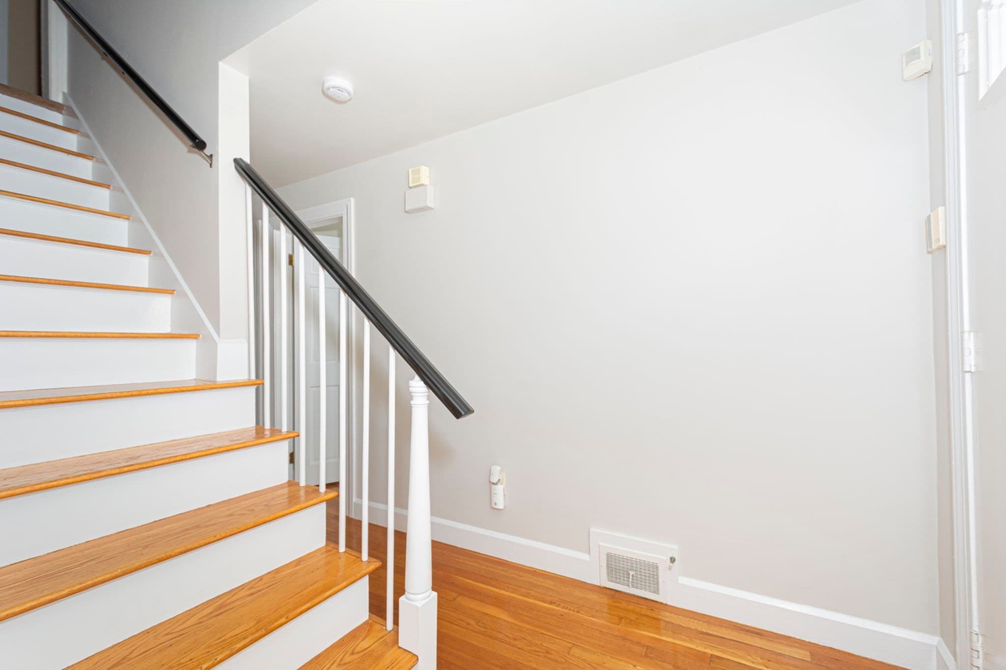 Single Family Residence at 10 Farview Ave, Shrewsbury MA 01545, Shrewsbury, photo 4 of 29