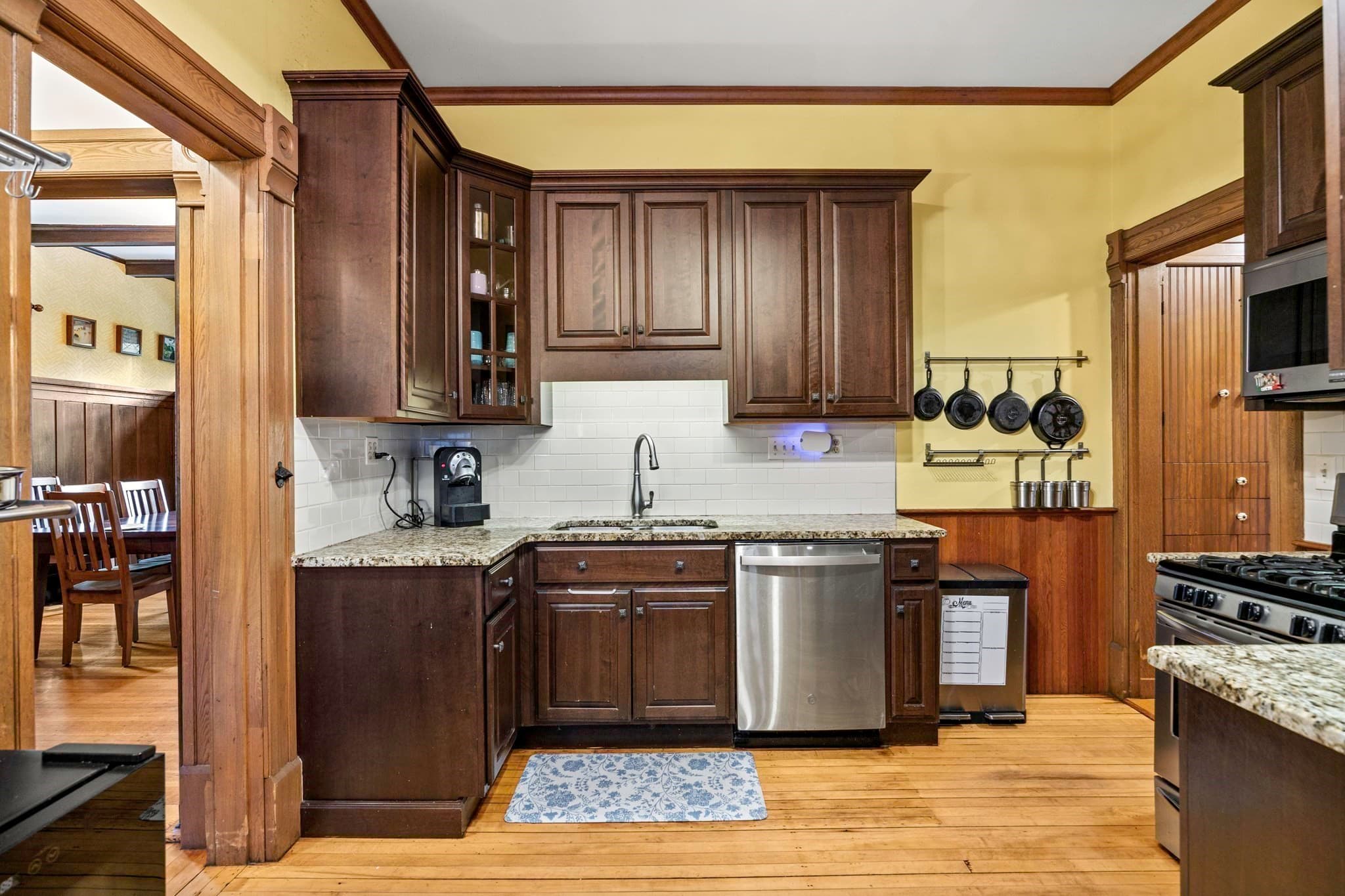 3 Family at 95 Dartmouth St, Springfield MA 01109, Springfield, photo 16 of 42