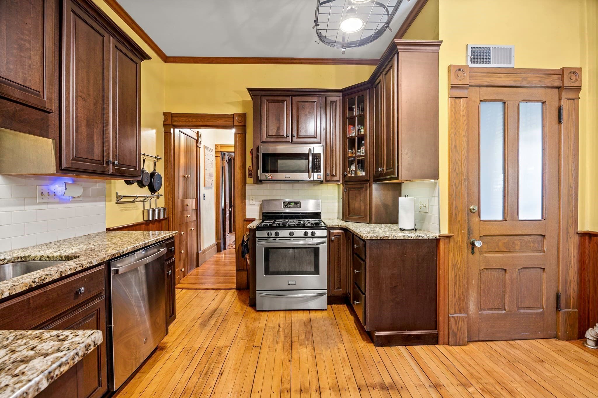 3 Family at 95 Dartmouth St, Springfield MA 01109, Springfield, photo 15 of 42