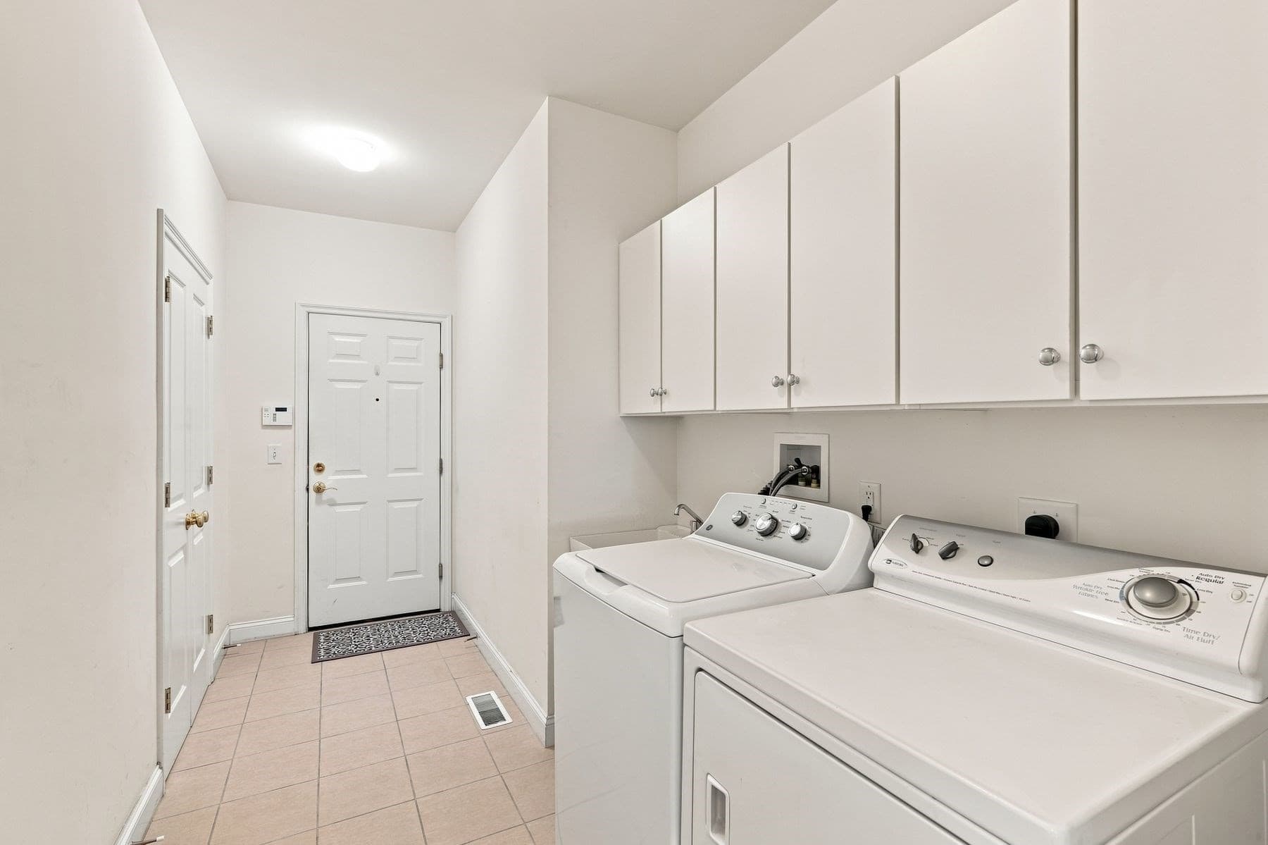 Condominium at 2 Pimpernel Cir # 25, Georgetown MA 01833, Georgetown, photo 22 of 35