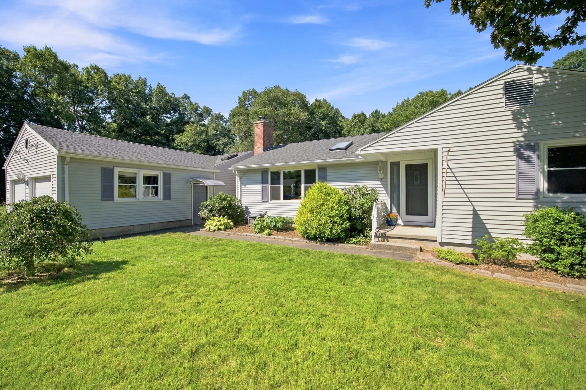 Single Family Residence at 47 Overlook Dr, Easthampton MA 01027, Easthampton, photo 2 of 42