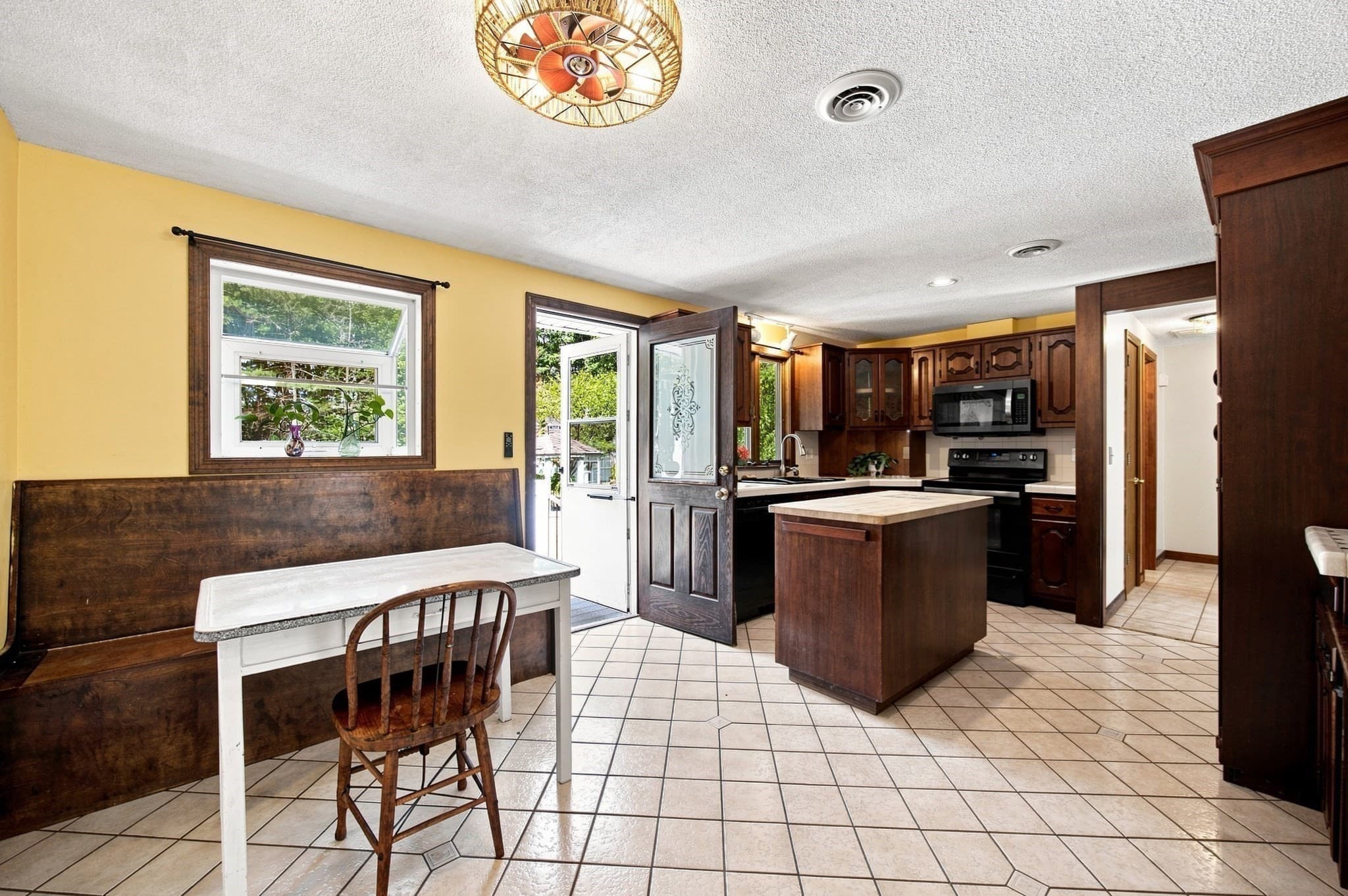 Single Family Residence at 47 Overlook Dr, Easthampton MA 01027, Easthampton, photo 6 of 42