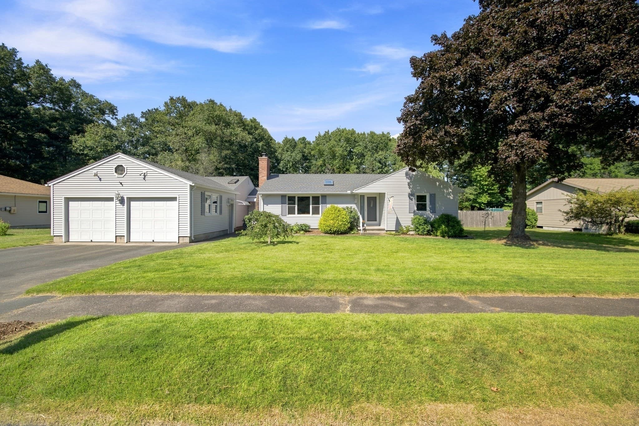 47 Overlook Dr, Easthampton MA 01027