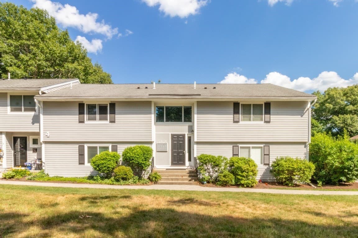 4 Beals Cove Rd # G, Hingham MA 02043