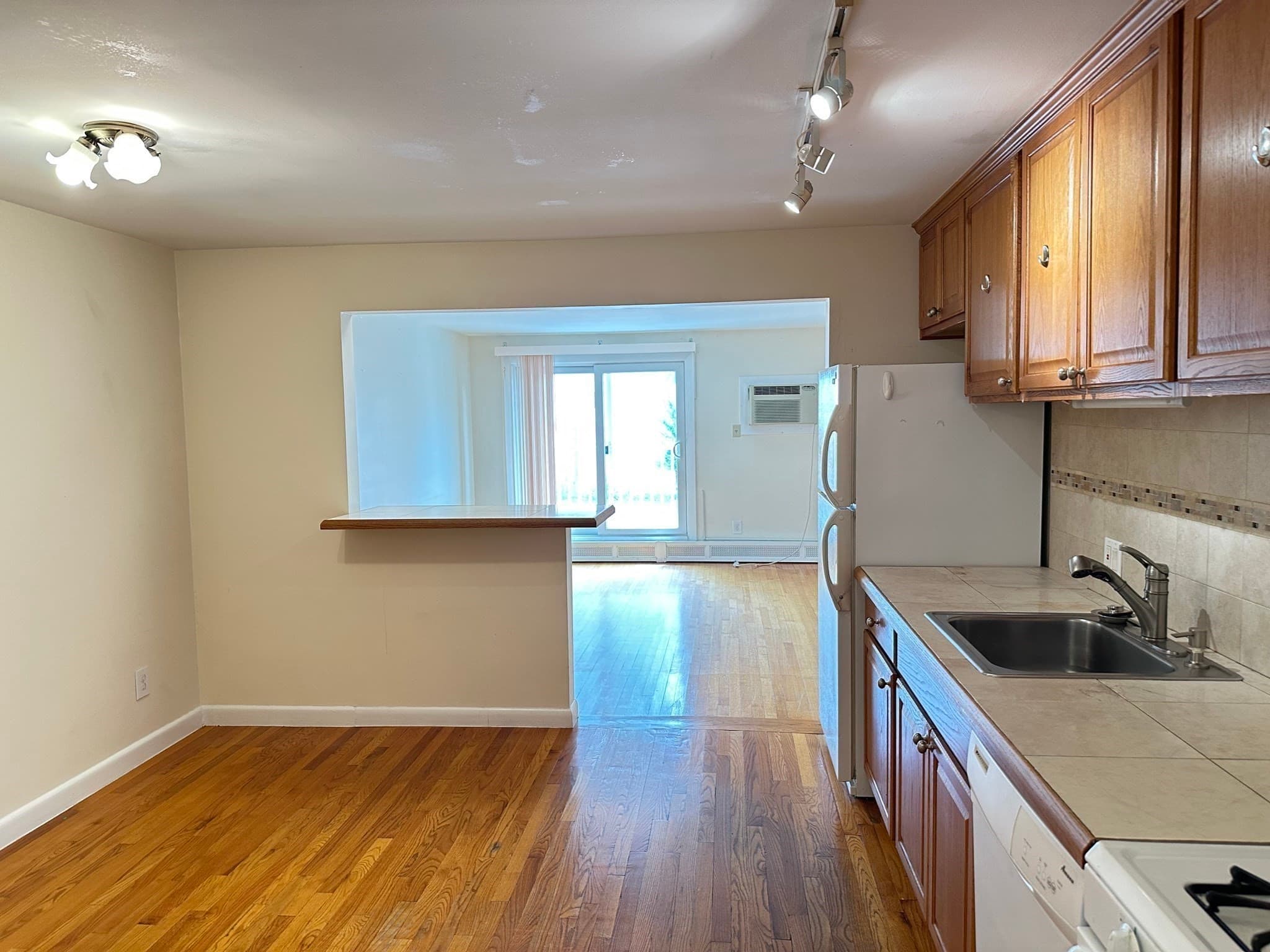 Condominium at 12 Portland St # 7, Lynn MA 01902, Lynn, photo 6 of 21