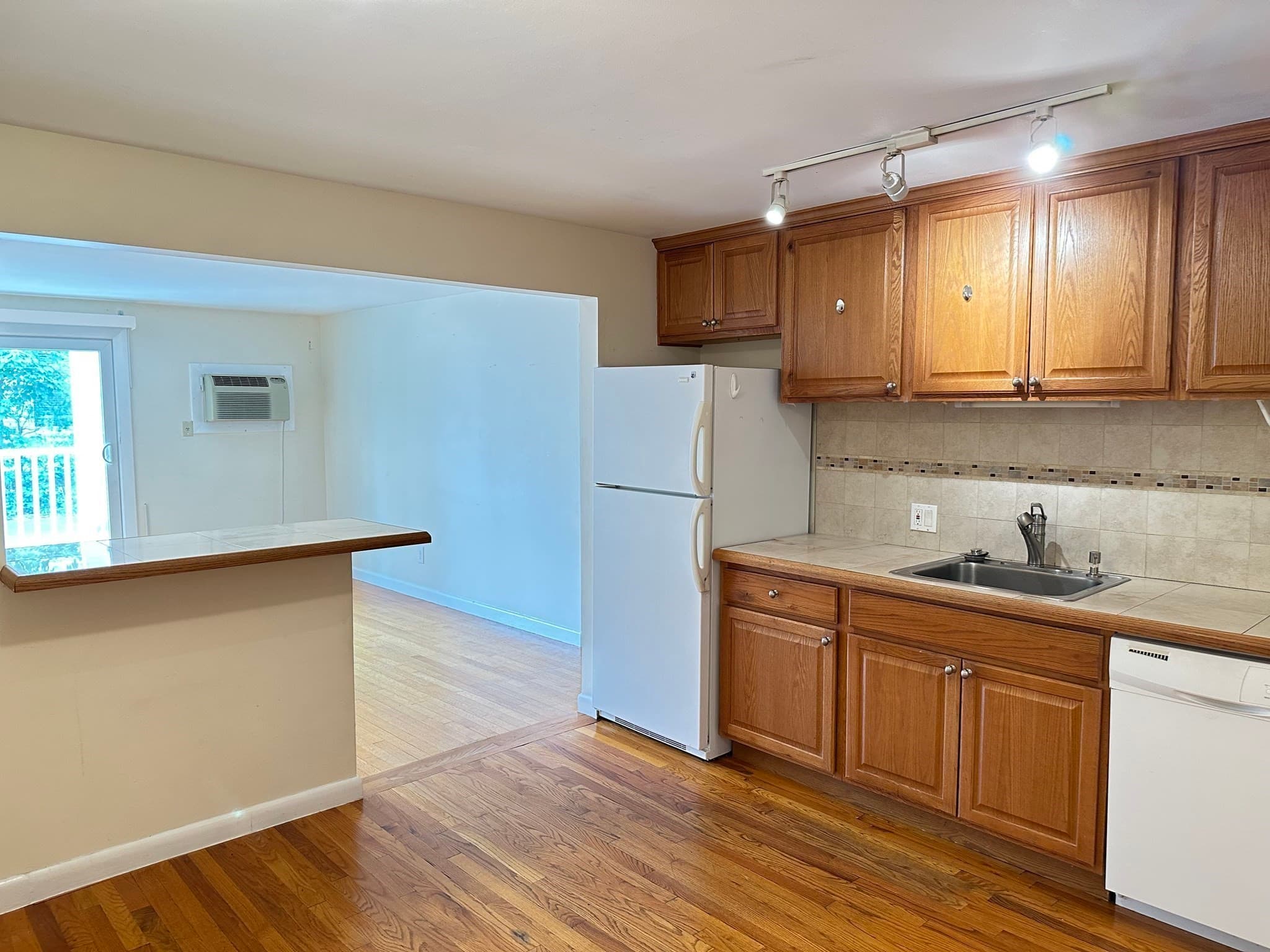 Condominium at 12 Portland St # 7, Lynn MA 01902, Lynn, photo 3 of 21