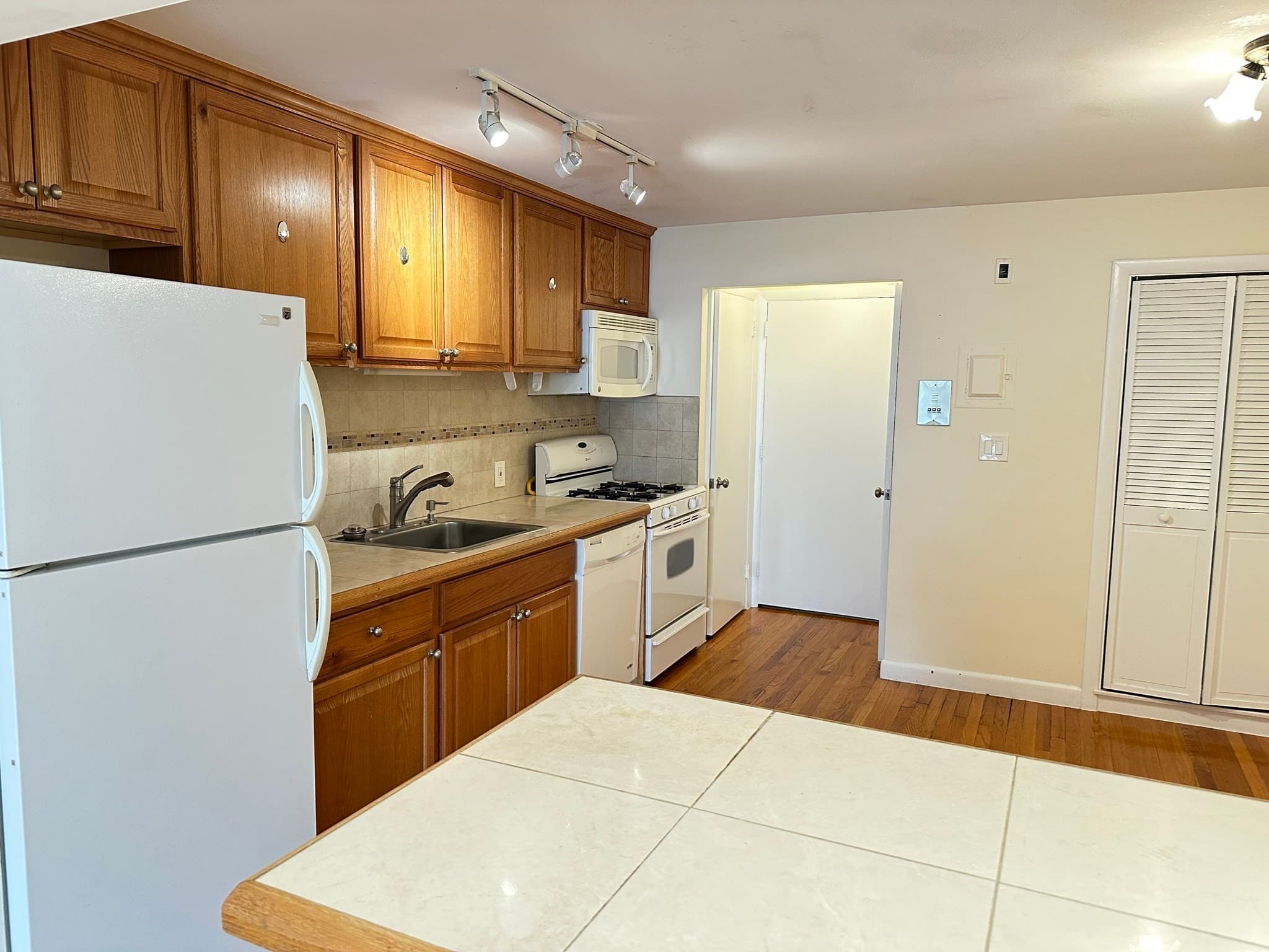 Condominium at 12 Portland St # 7, Lynn MA 01902, Lynn, photo 5 of 21