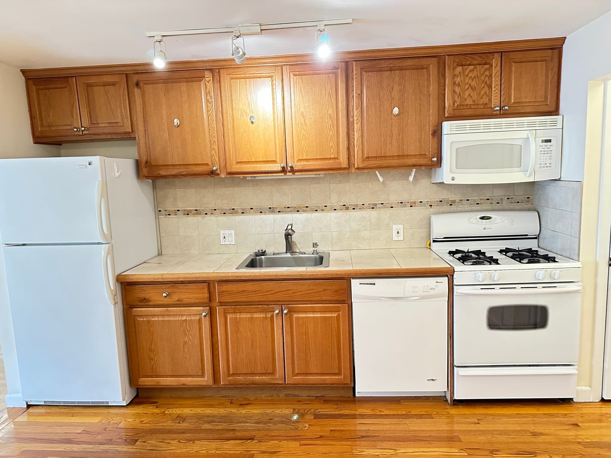 Condominium at 12 Portland St # 7, Lynn MA 01902, Lynn, photo 4 of 21