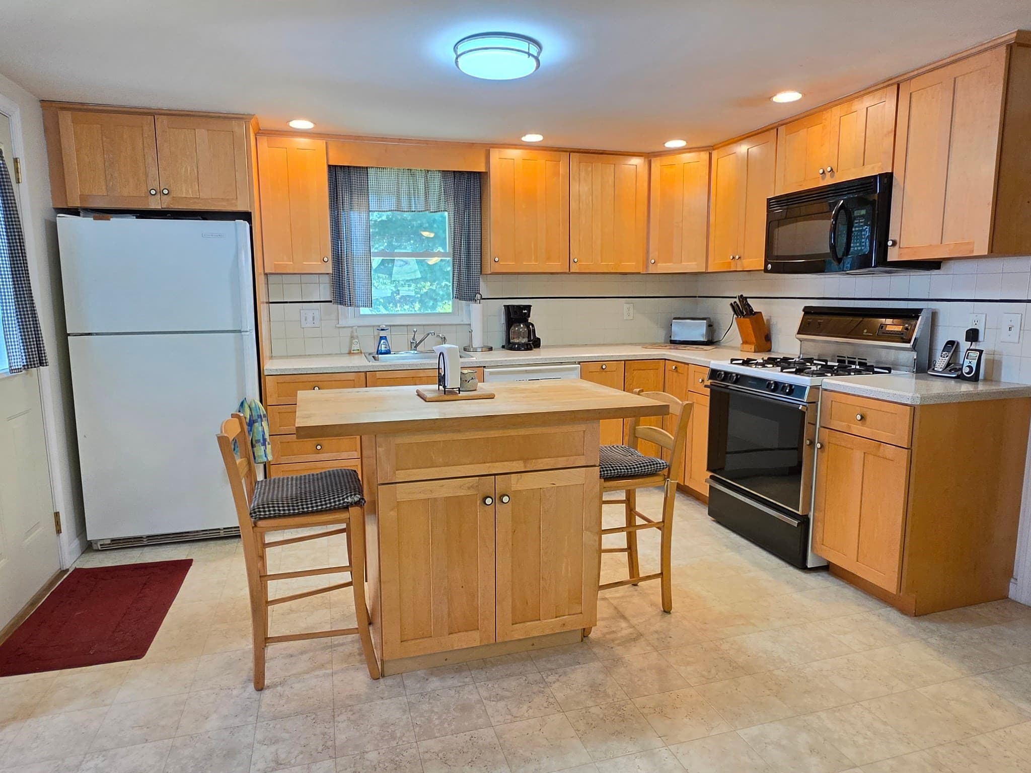 Single Family Residence at 55 Pine Hill Rd, Ashland MA 01721, photo 14 of 33
