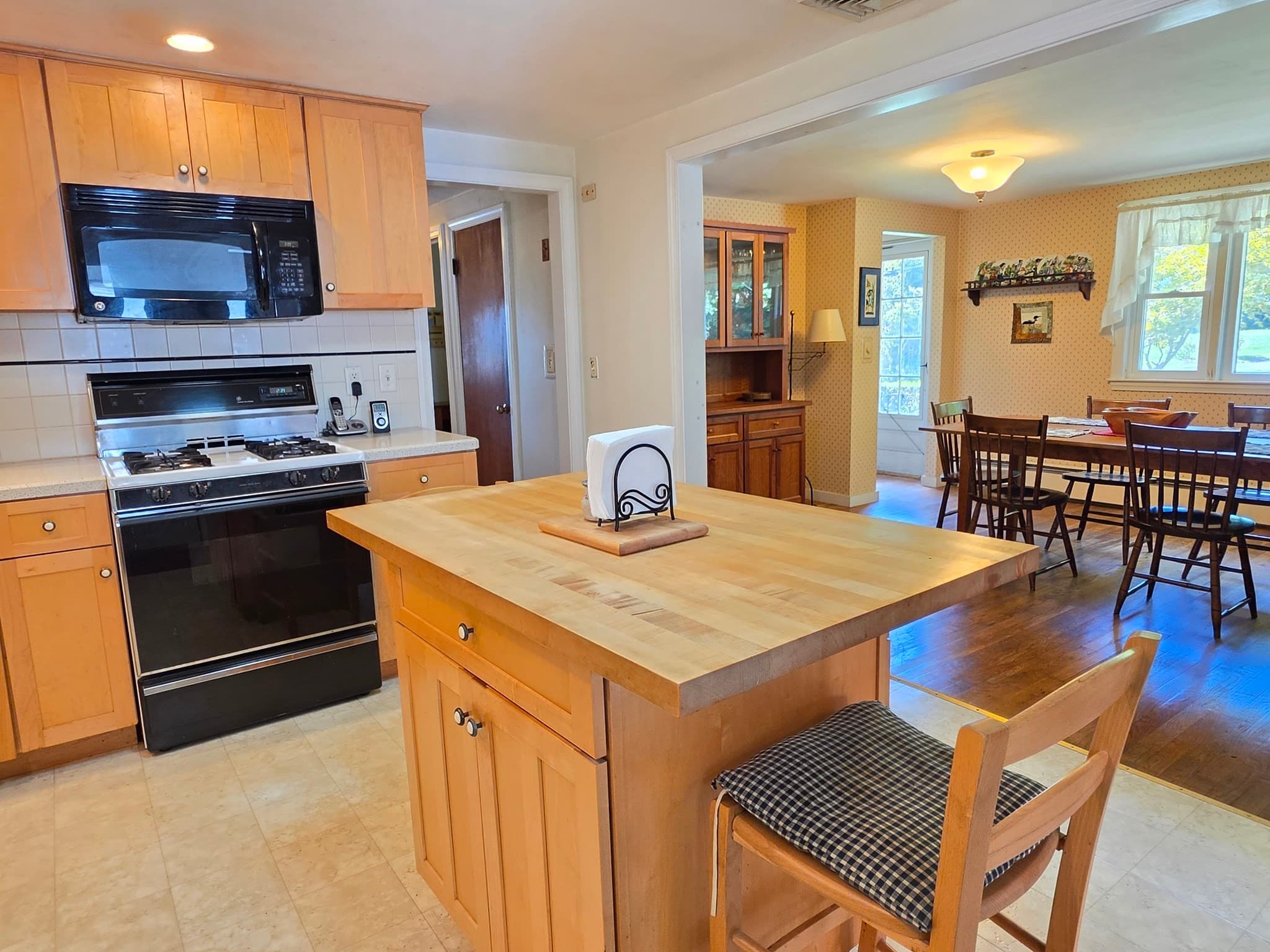 Single Family Residence at 55 Pine Hill Rd, Ashland MA 01721, photo 15 of 33