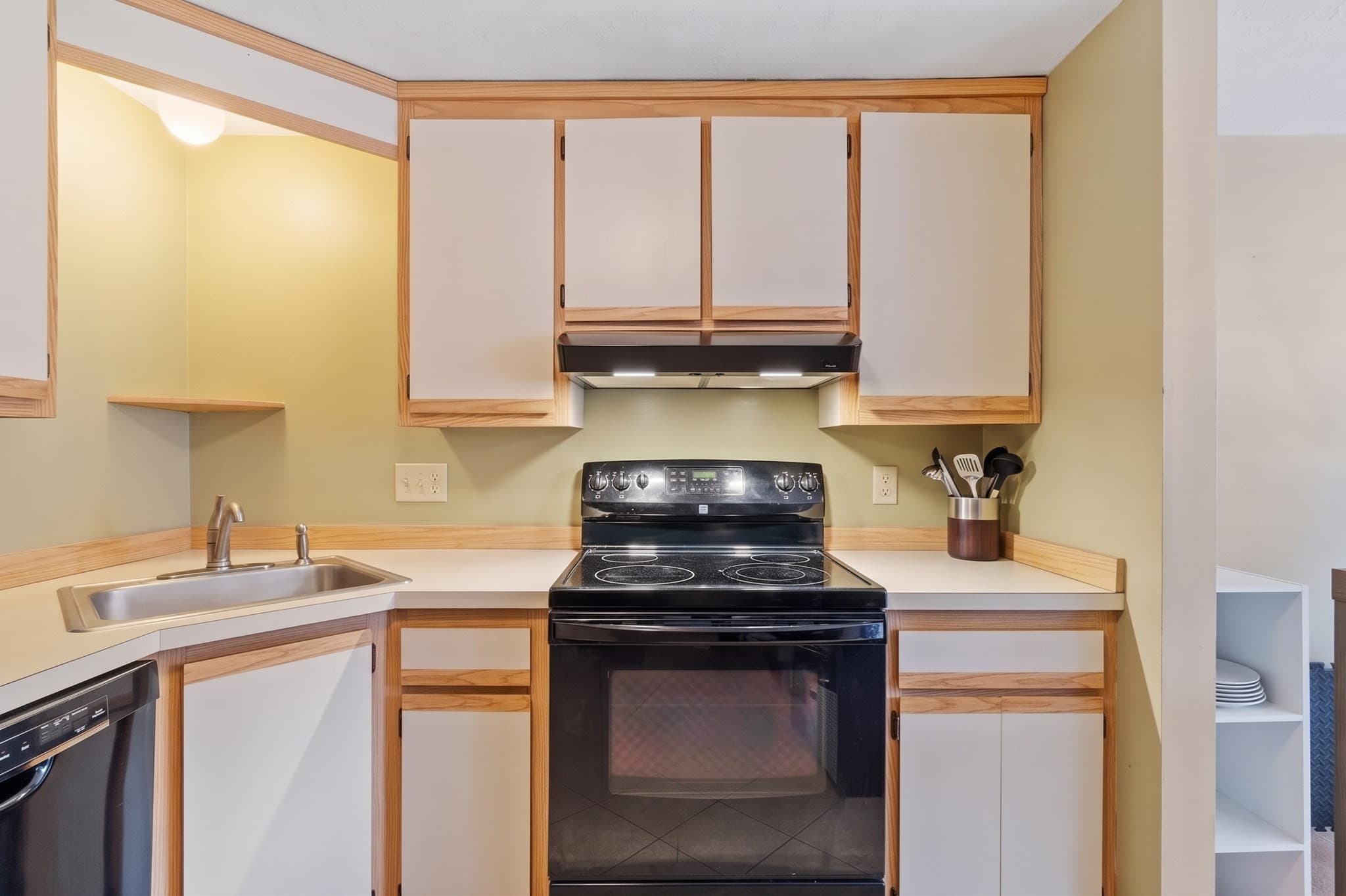 Condominium at 57 Casablanca Ct # 57, Haverhill MA 01832, Haverhill, photo 11 of 36