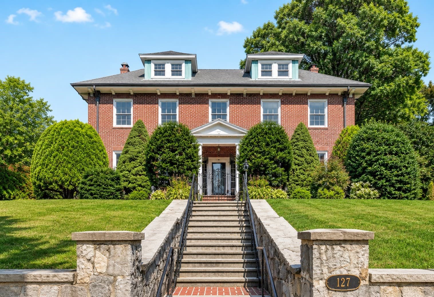 127 Commonwealth Ave, Newton MA 02467