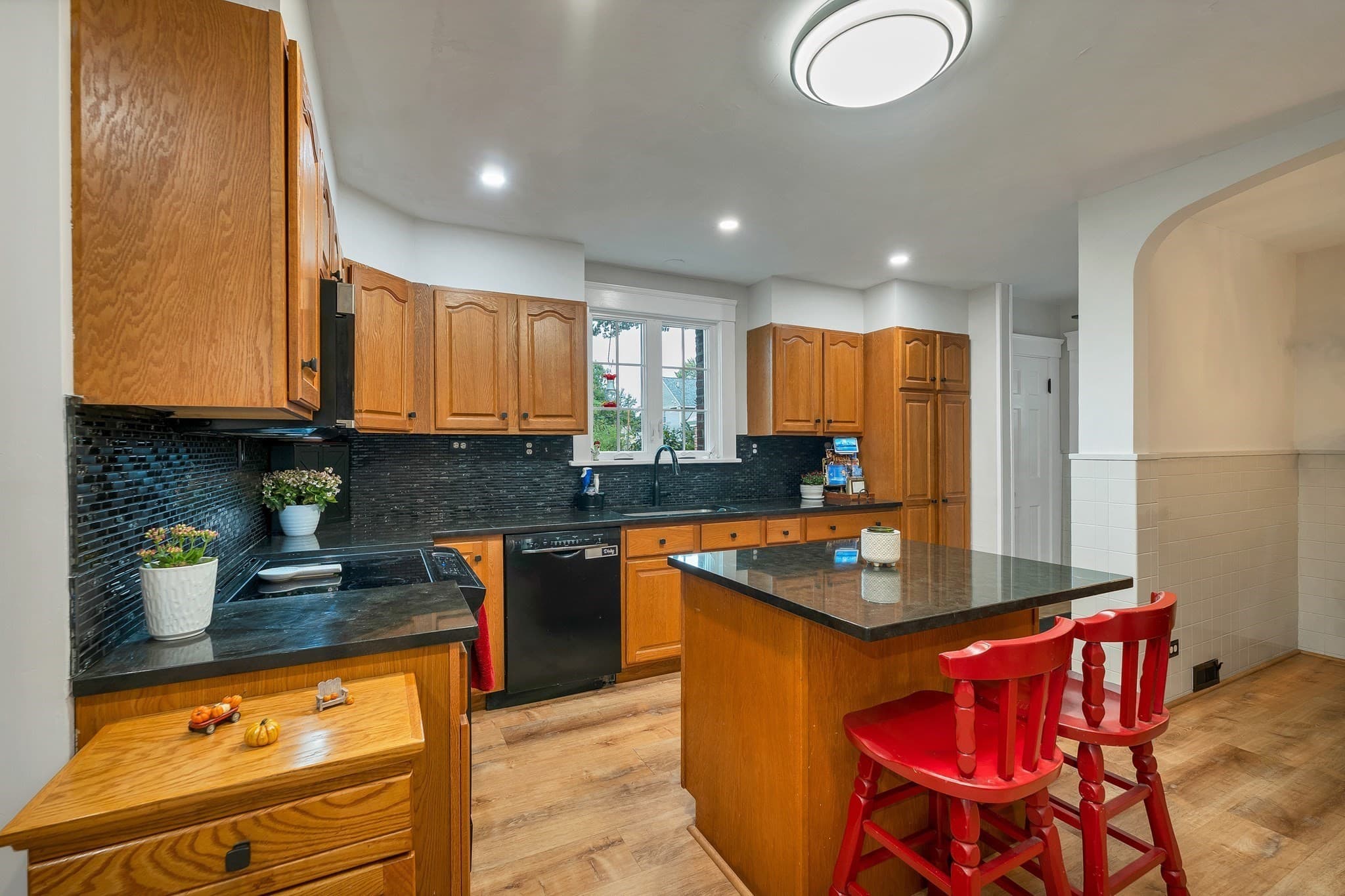 Single Family Residence at 5 Grant St, Chelmsford MA 01863, Chelmsford, photo 4 of 41
