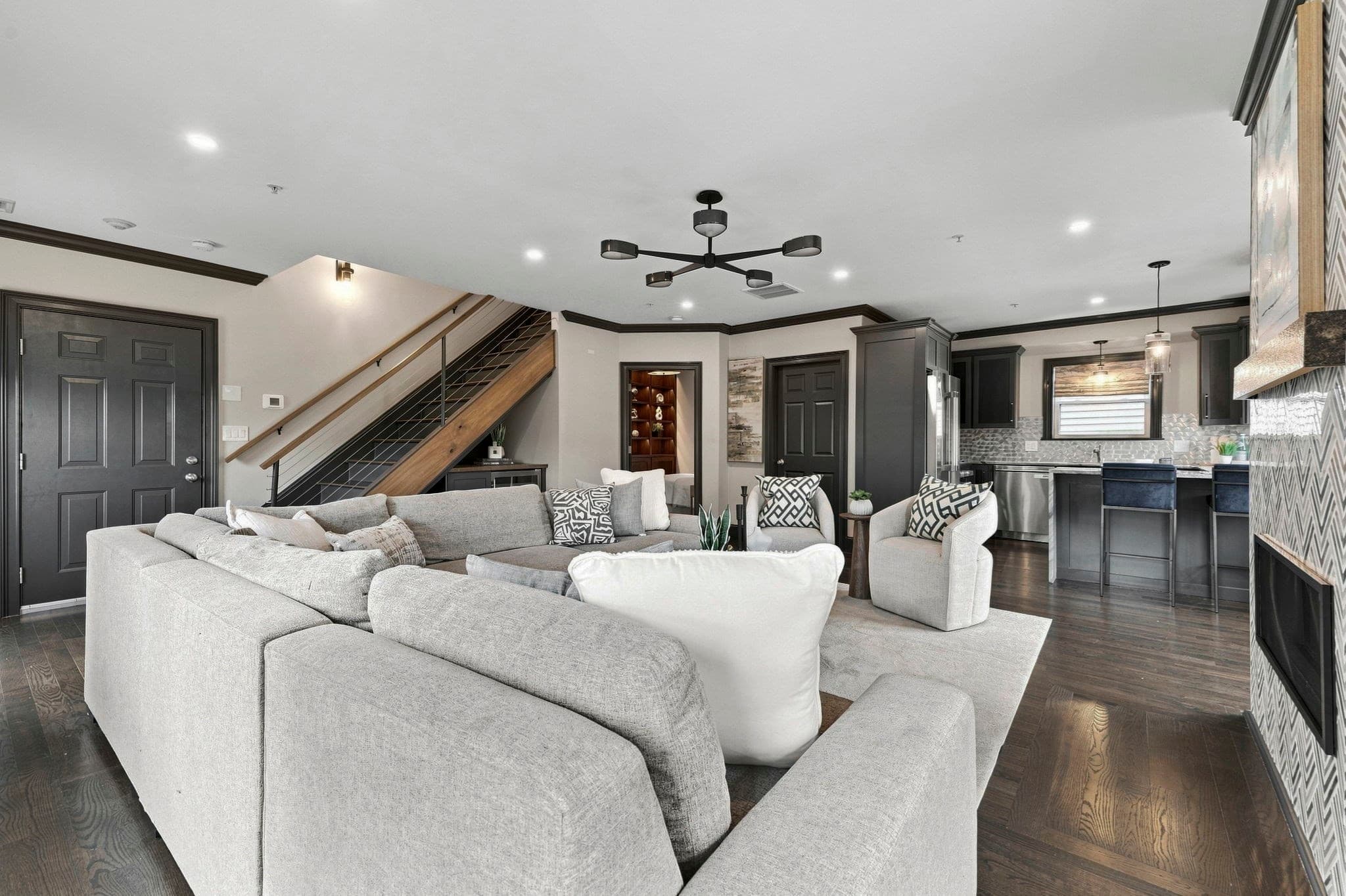 Condominium at 580 E 2nd St # 6, Boston MA 02127, Boston, photo 6 of 23