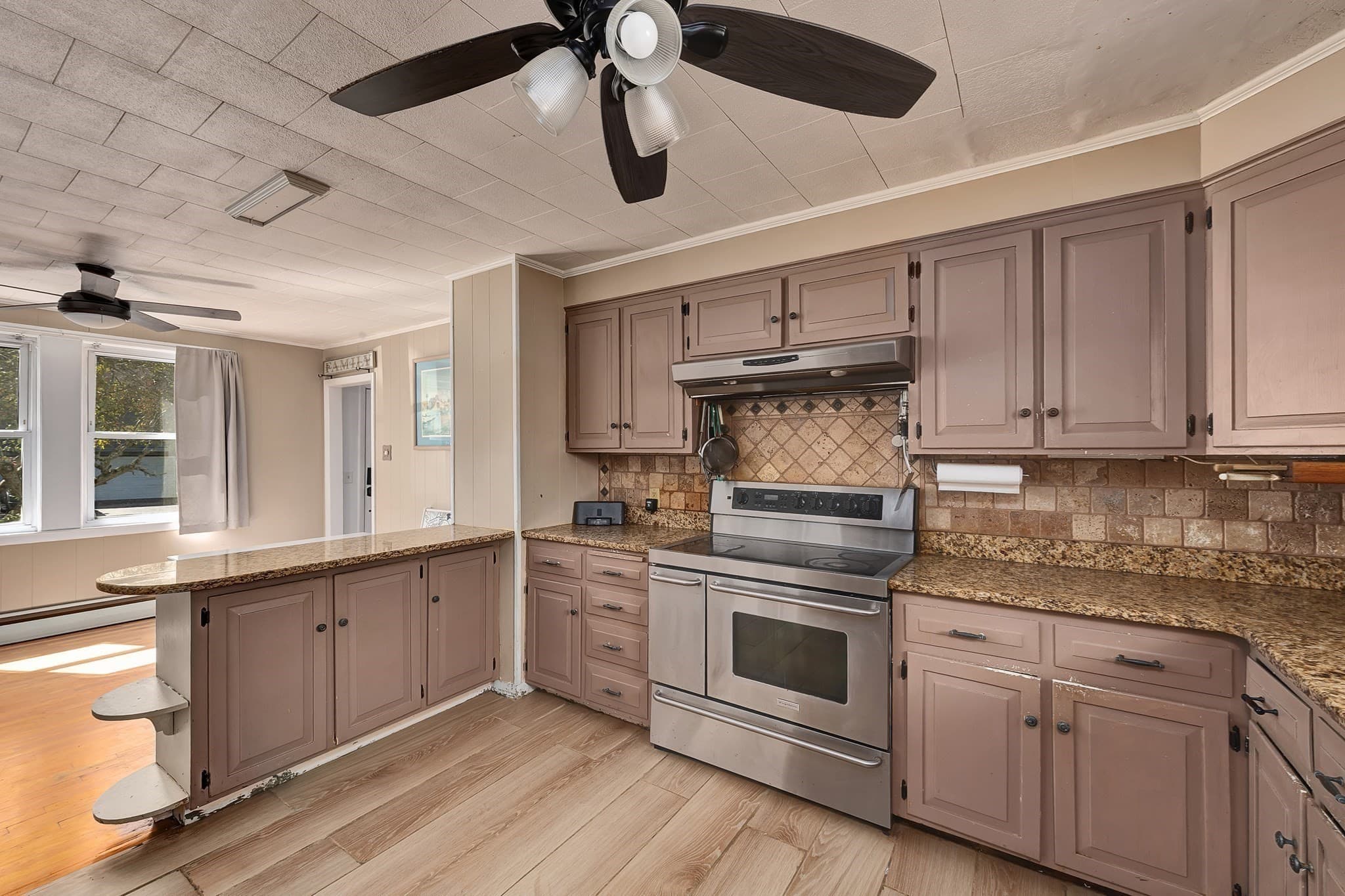 Single Family Residence at 37 Riverdale Ave, Haverhill MA 01835, Haverhill, photo 5 of 33