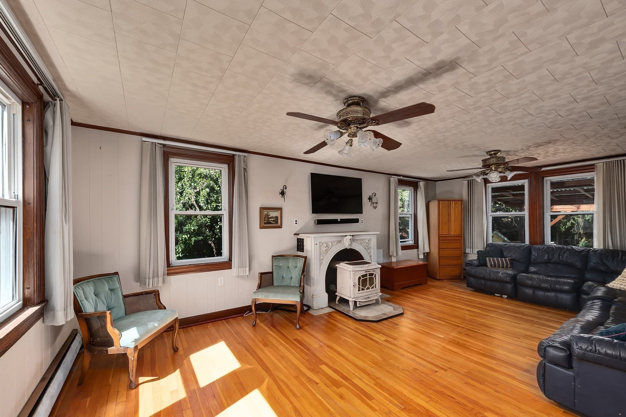 Single Family Residence at 37 Riverdale Ave, Haverhill MA 01835, Haverhill, photo 10 of 33