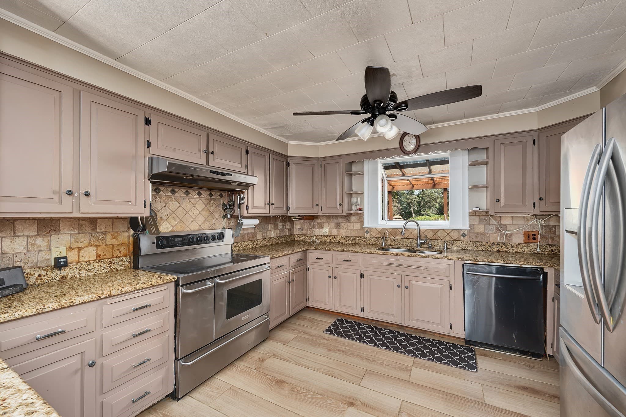 Single Family Residence at 37 Riverdale Ave, Haverhill MA 01835, Haverhill, photo 4 of 33