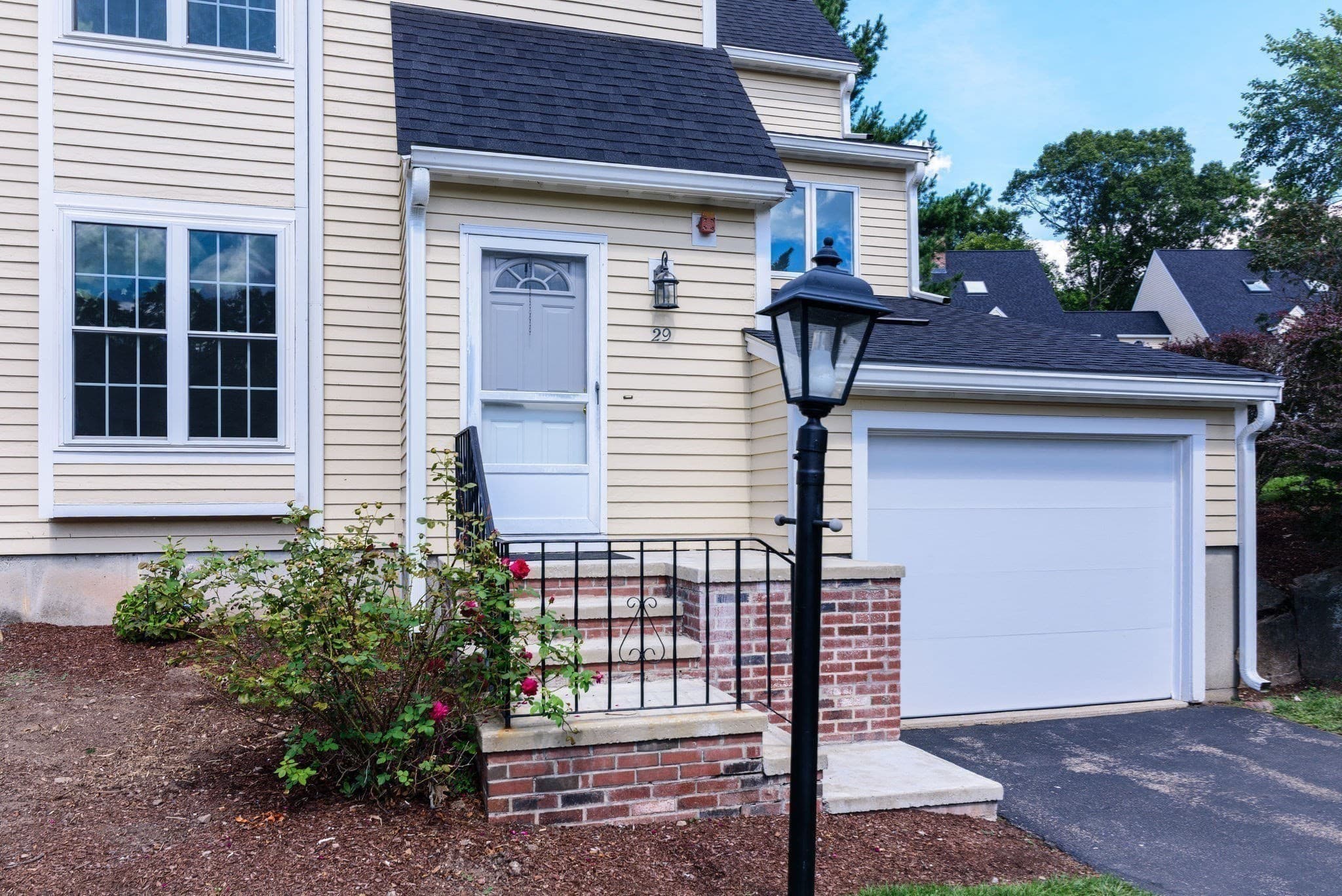 Condominium at 29 Oak Knoll Dr. # 29, North Attleboro MA 02760, North Attleboro, photo 2 of 40
