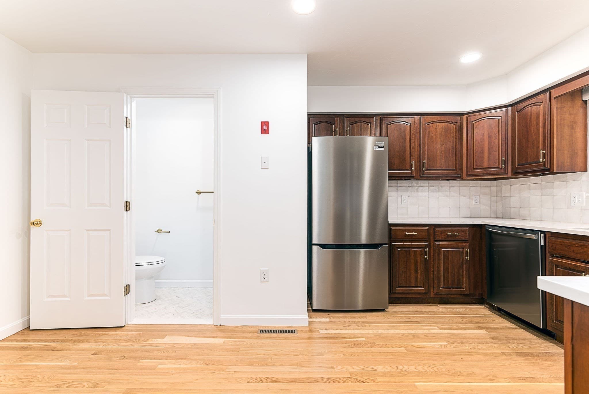 Condominium at 29 Oak Knoll Dr. # 29, North Attleboro MA 02760, North Attleboro, photo 9 of 40