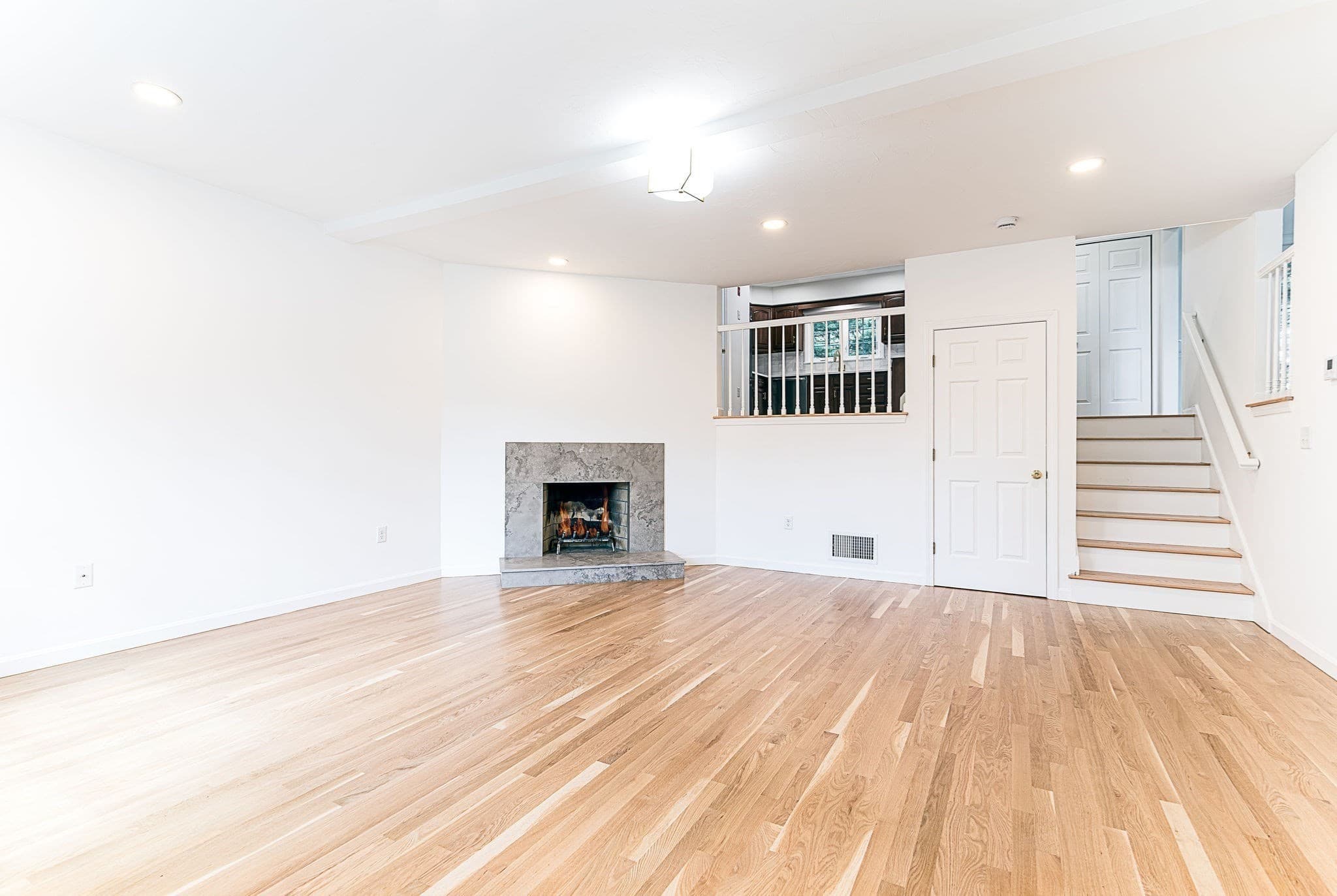 Condominium at 29 Oak Knoll Dr. # 29, North Attleboro MA 02760, North Attleboro, photo 4 of 40