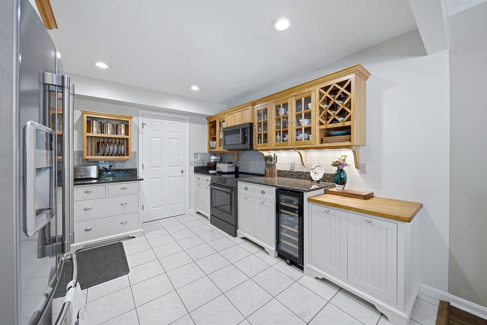 Condominium at 16 Country Club Rd # 16, Peabody MA 01960, Peabody, photo 5 of 41