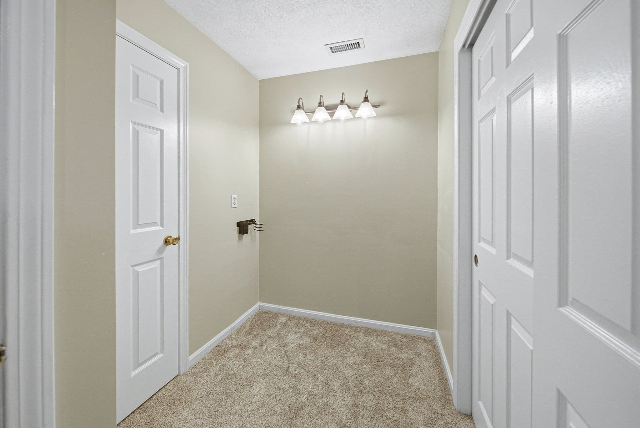 Condominium at 16 Country Club Rd # 16, Peabody MA 01960, Peabody, photo 18 of 41