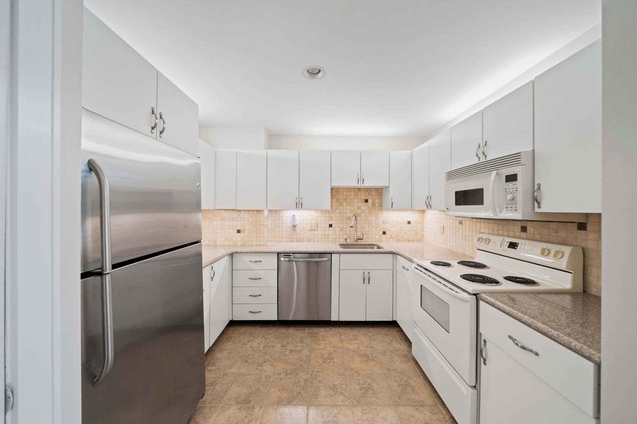 Condominium at 100 Parks St # 27, Duxbury MA 02332, Duxbury, photo 3 of 35