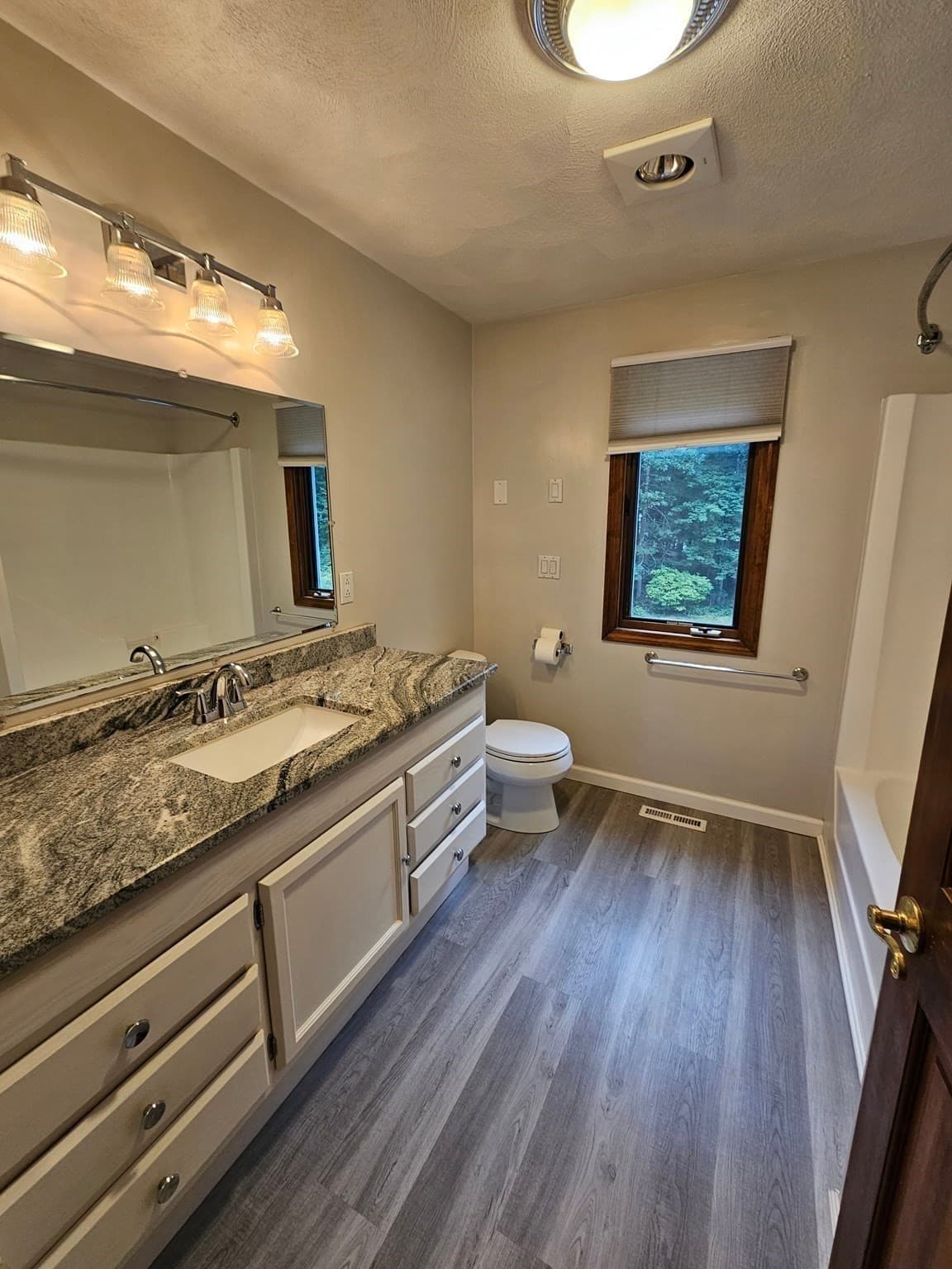 Duplex at 226 County Rd, Freetown MA 02717, Freetown, photo 23 of 42