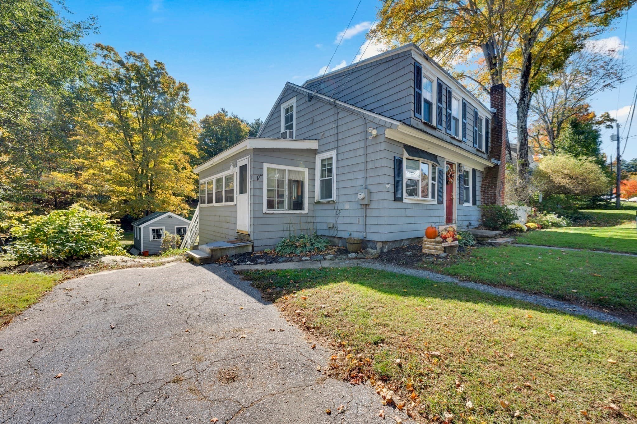 Single Family Residence at 16 Charlton St, Sturbridge MA 01566, photo 2 of 32