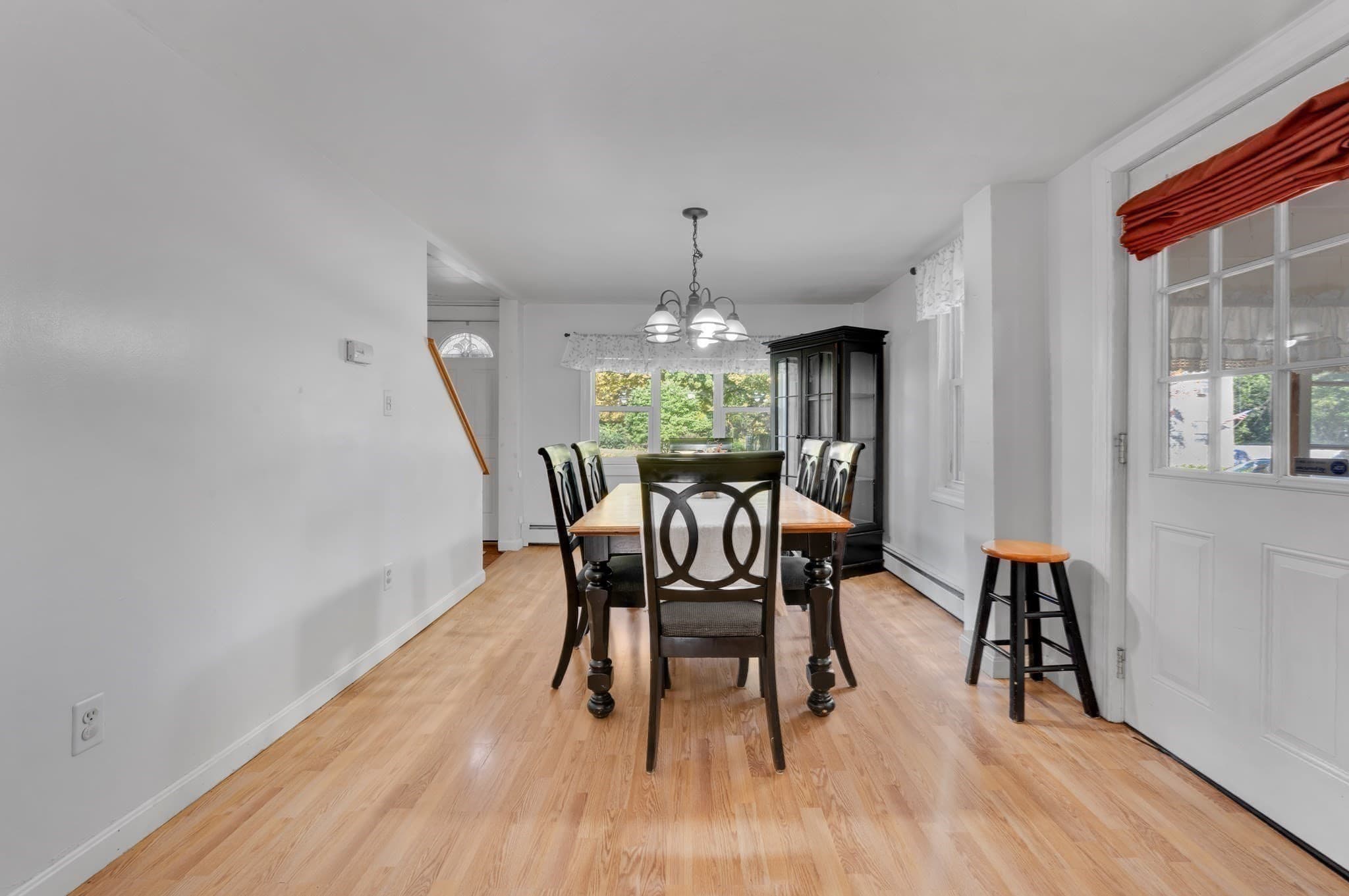 Single Family Residence at 16 Charlton St, Sturbridge MA 01566, photo 9 of 32