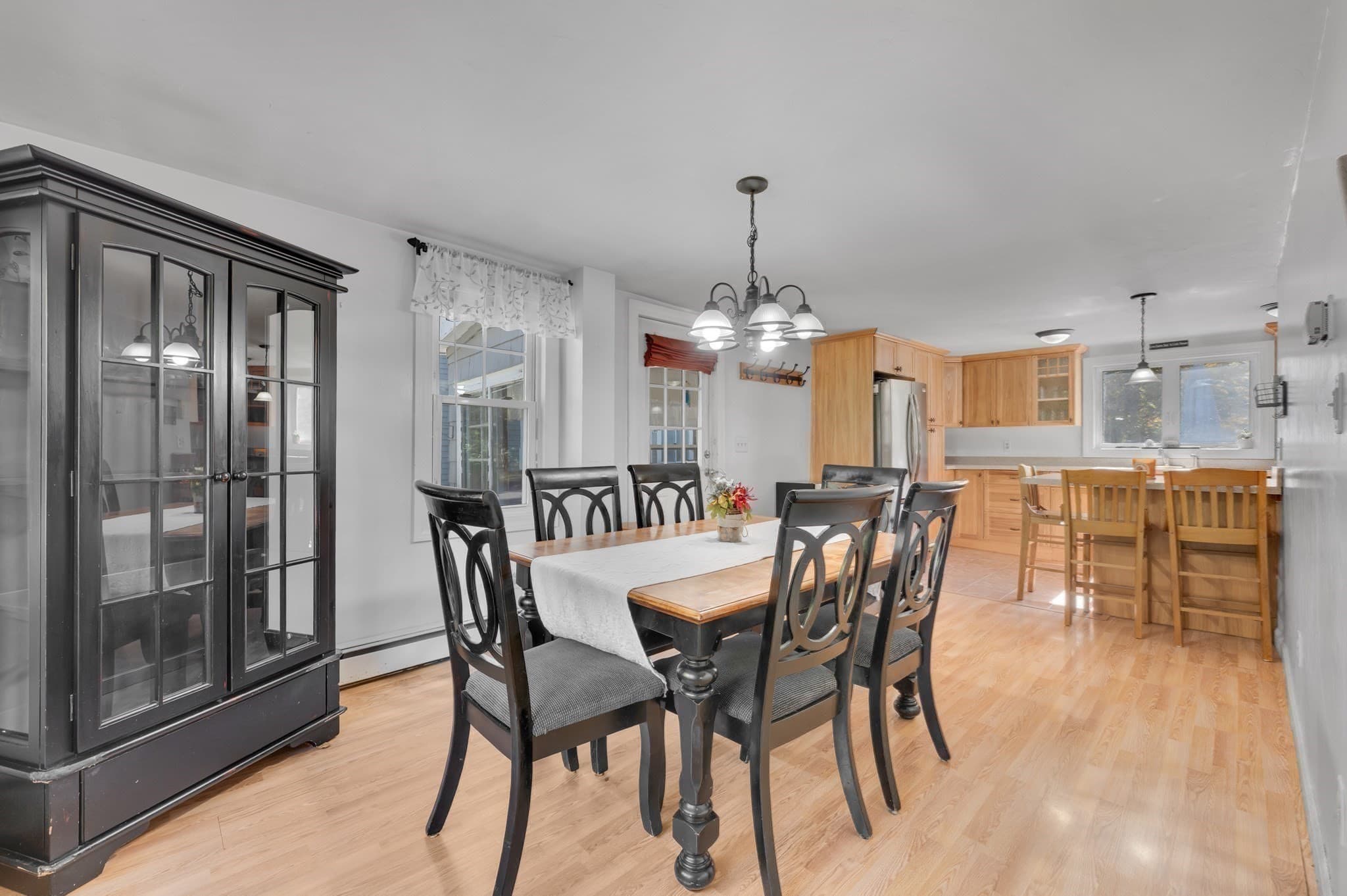 Single Family Residence at 16 Charlton St, Sturbridge MA 01566, photo 8 of 32